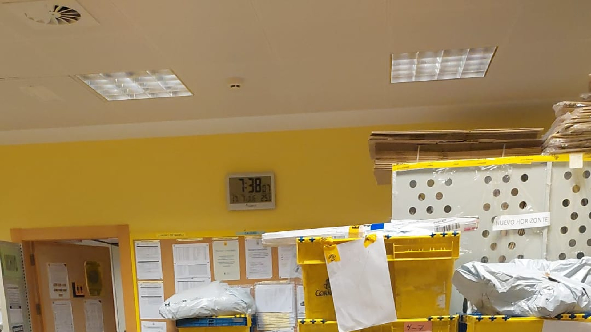 Crisis en Correos: miles de paquetes se amontonan sin repartir en la oficina de Fuerteventura