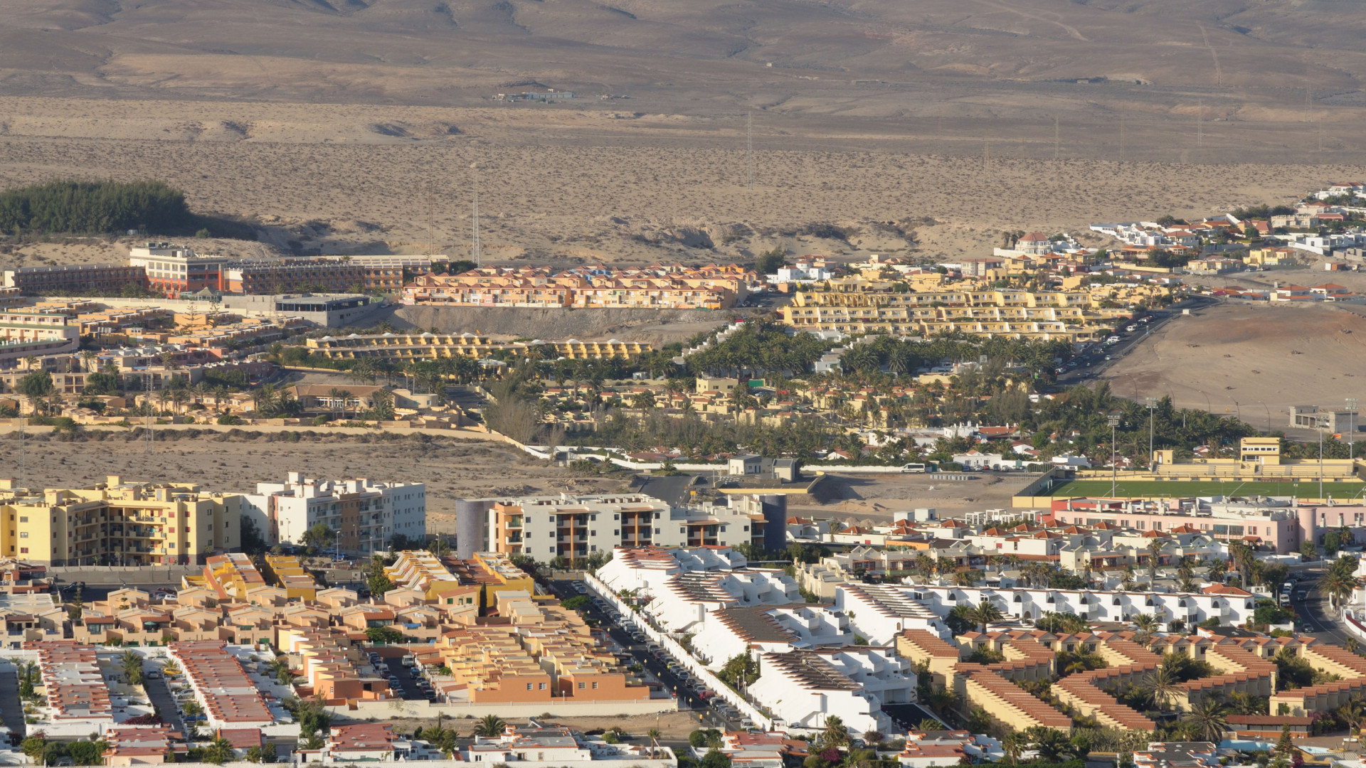 Okupan una urbanización en Canarias y la condición que ponen para quedarse deja descolocados a los propietarios: "Los vecinos nos miran feo"
