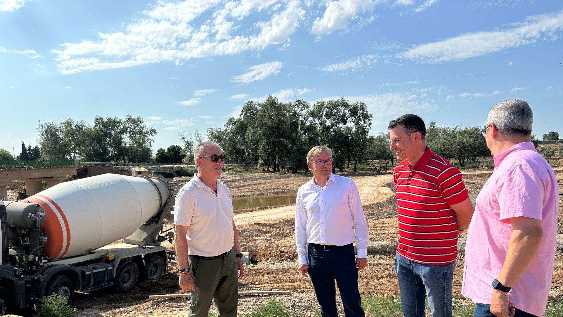 Vinaceite ya cuenta con un badén provisional para acceder a sus explotaciones agrarias