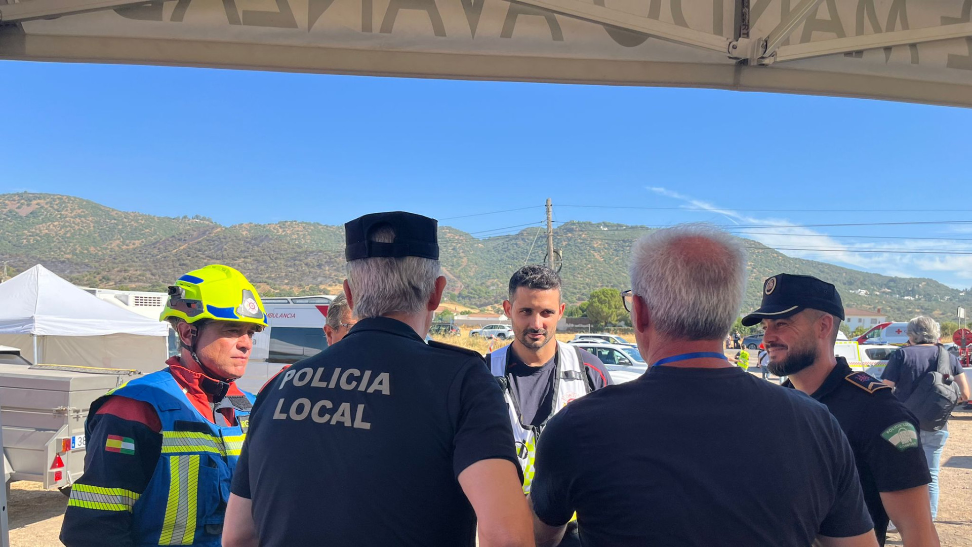 Estabilizado el incendio de la Albaida tras una jornada de tensión: regresan los desalojados y se mantiene la vigilancia