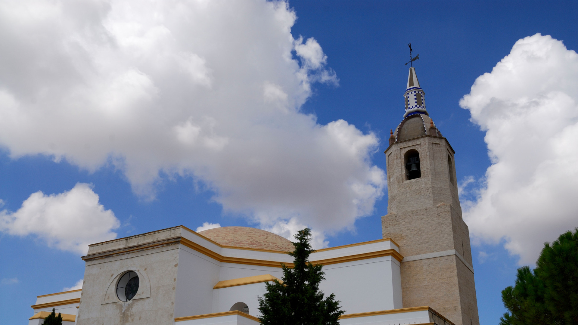 Se presentan 25 aspirantes a un puesto en un ayuntamiento de Sevilla y consigue la plaza alguien de "dudosa legalidad"