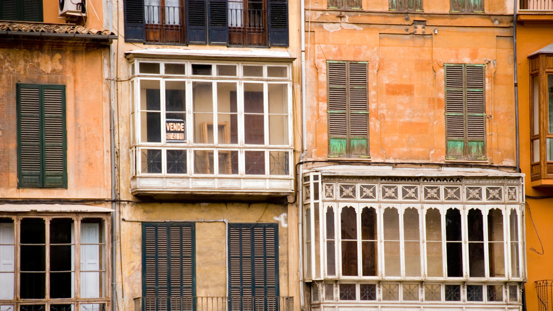 Unos okupas intentan entrar en un piso de Mallorca y lo que hacen sus vecinos lo evita: en mitad de la calle