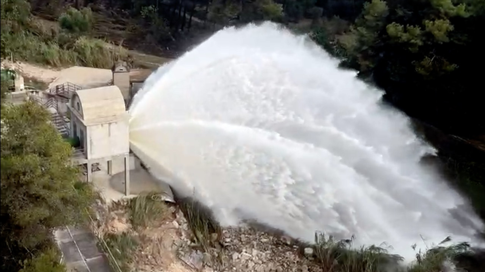 El pantano del Foix supera el umbral por desbordamiento y el ACA avisa de afectaciones en Castellet y la Gornal y Cubelles