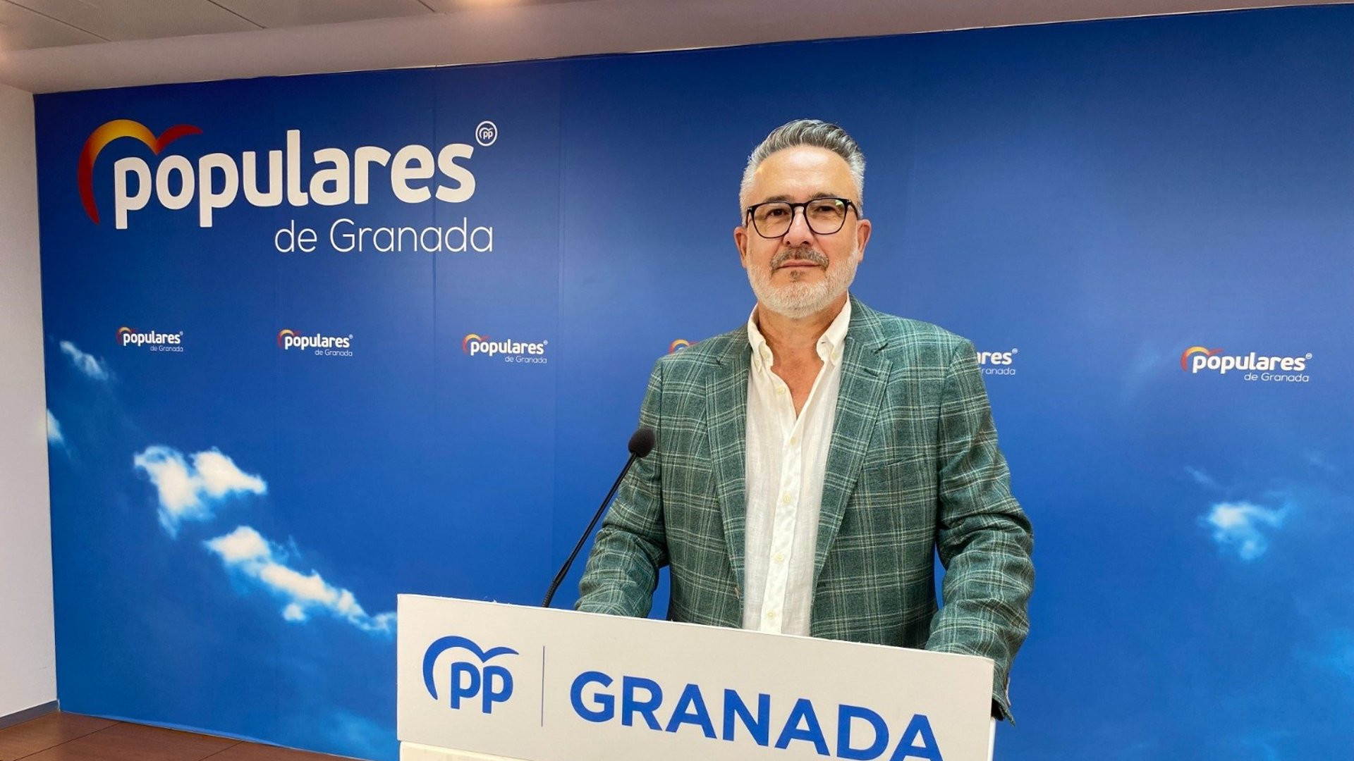 El PP afea "pagos" del Ayuntamiento de Atarfe al "establecimiento de informática del marido" de la alcaldesa