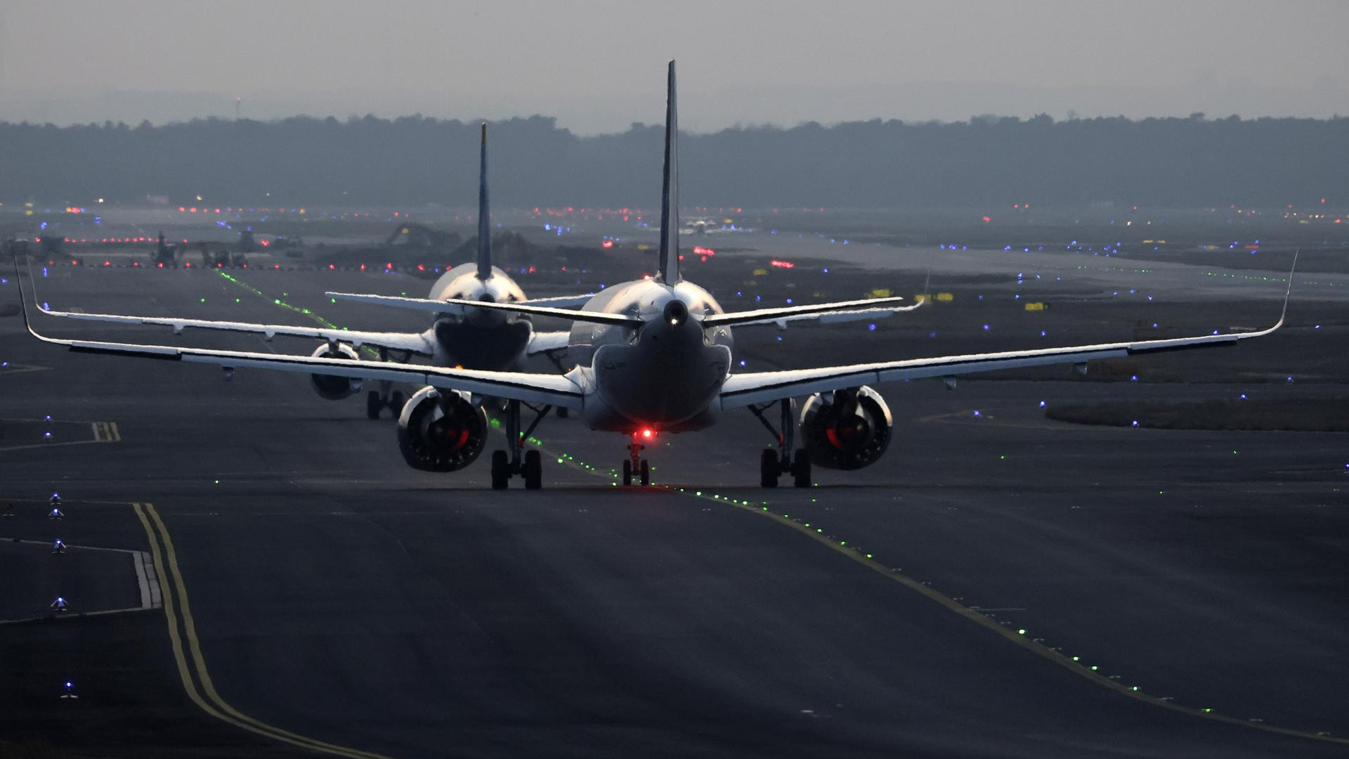 Hallan restos del avión siniestrado con 43 pasajeros a bordo en el extremo oriente ruso