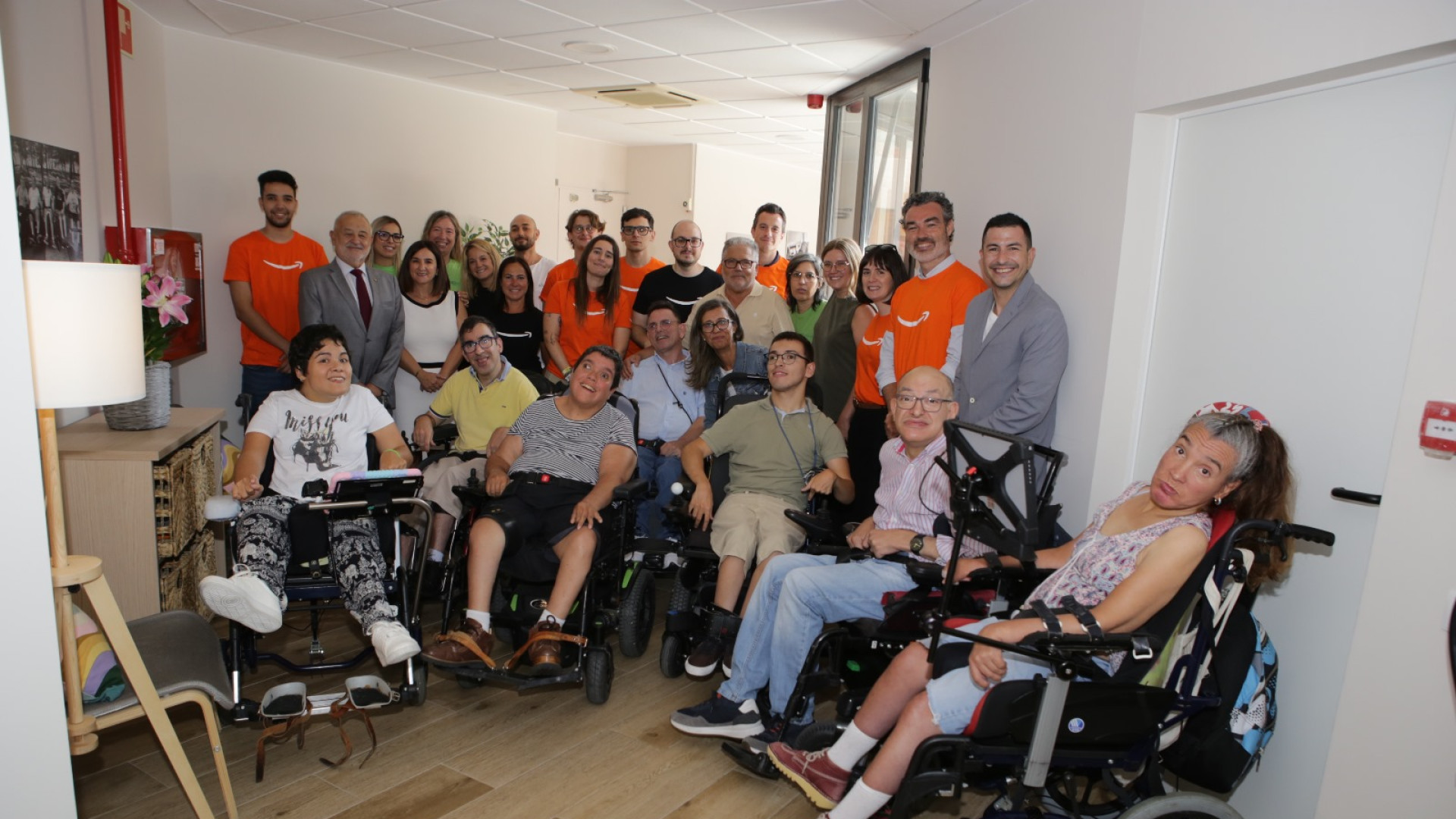 Adultos con parálisis cerebral conviven y se ayudan: "Donde no llega uno, llega el de al lado"