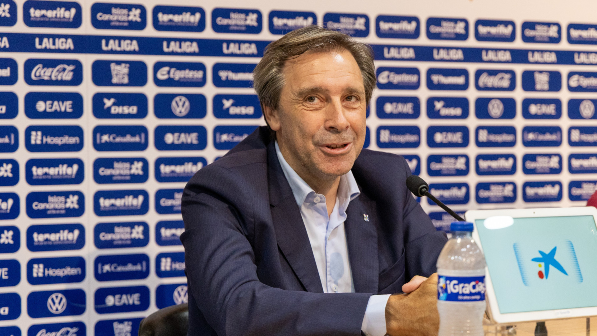 Felipe Miñambres: "Estamos contentos. Cerca de superar los 7.400 abonados, el tema de las camisetas no me preocupa y al equipo lo veo bien"