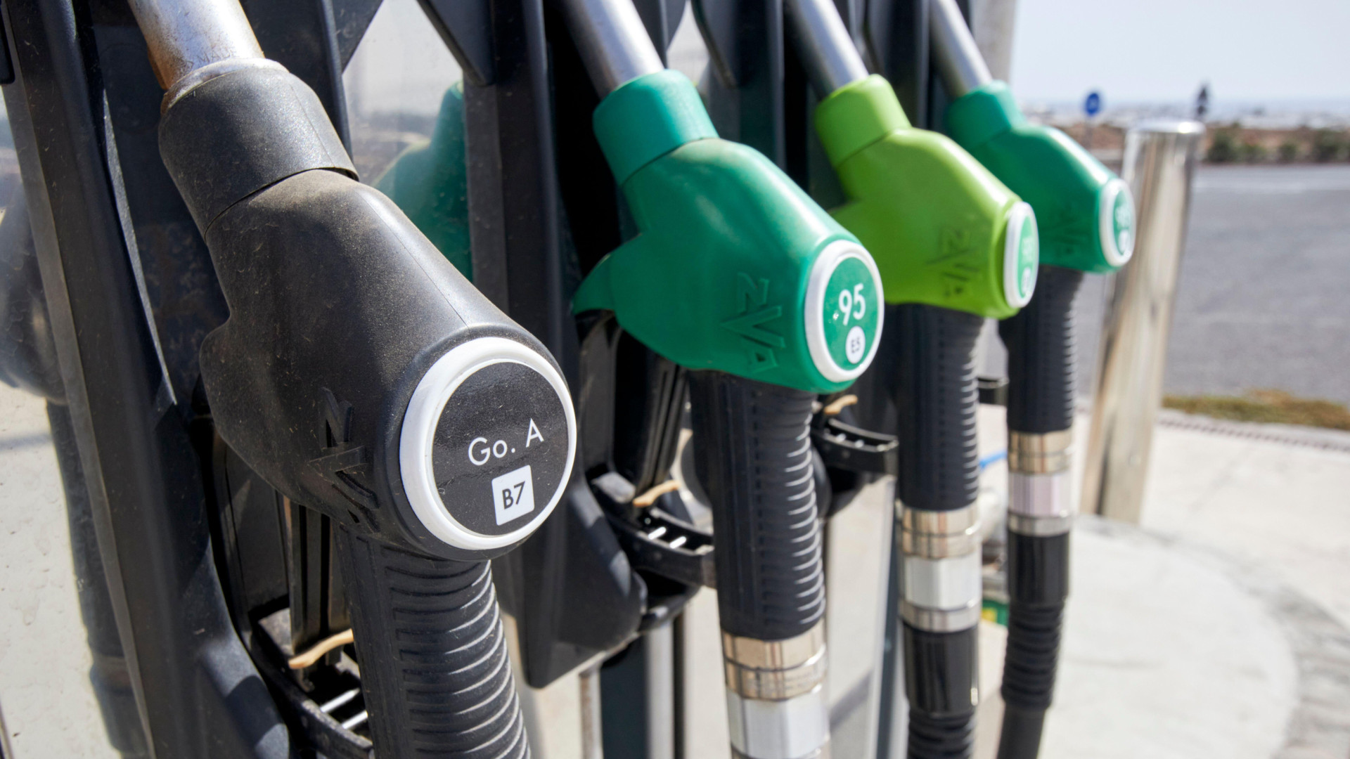 La OCU prueba rodas las gasolineras de España y aclara cuál es la más barata este verano: 9 euros menos por repostaje