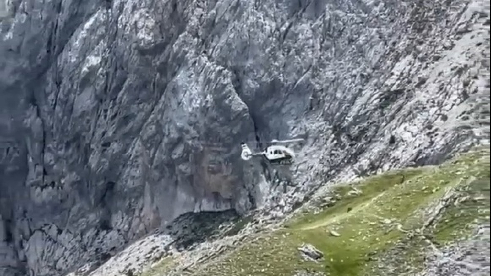 Fallece un montañero madrileño de 67 años tras precipitarse en la Peña Foratata