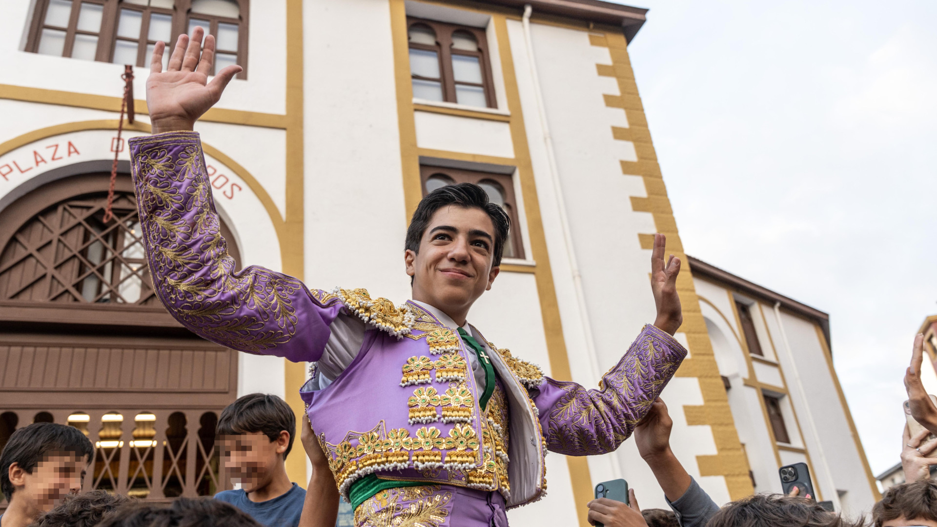 Marco Pérez reaparece y triunfa ante una notable corrida de La Ventana del Puerto en Santander