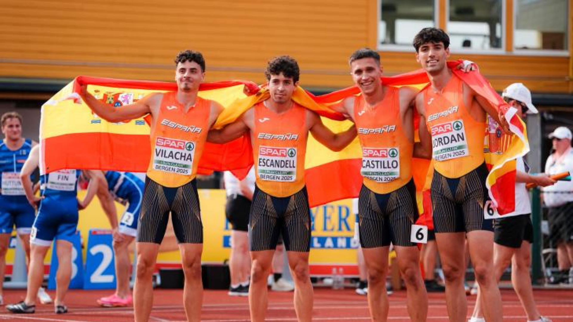 Marc Escandell: "Fue un momentazo llegar a la meta y coger la bandera para celebrarlo con los compañeros"