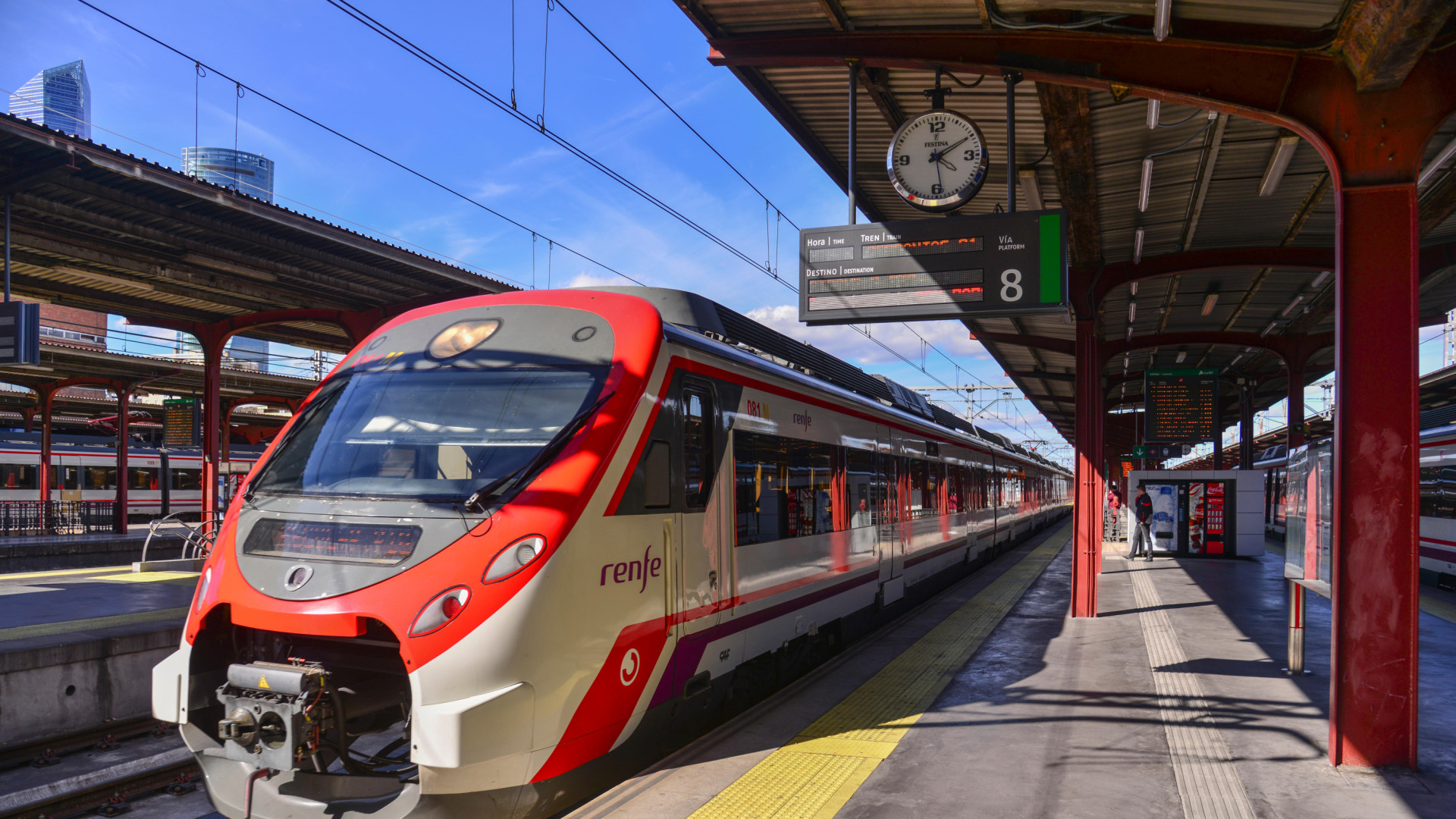Una caída en los servidores informáticos de Adif provoca retrasos en los trenes de alta velocidad con origen o destino en Madrid
