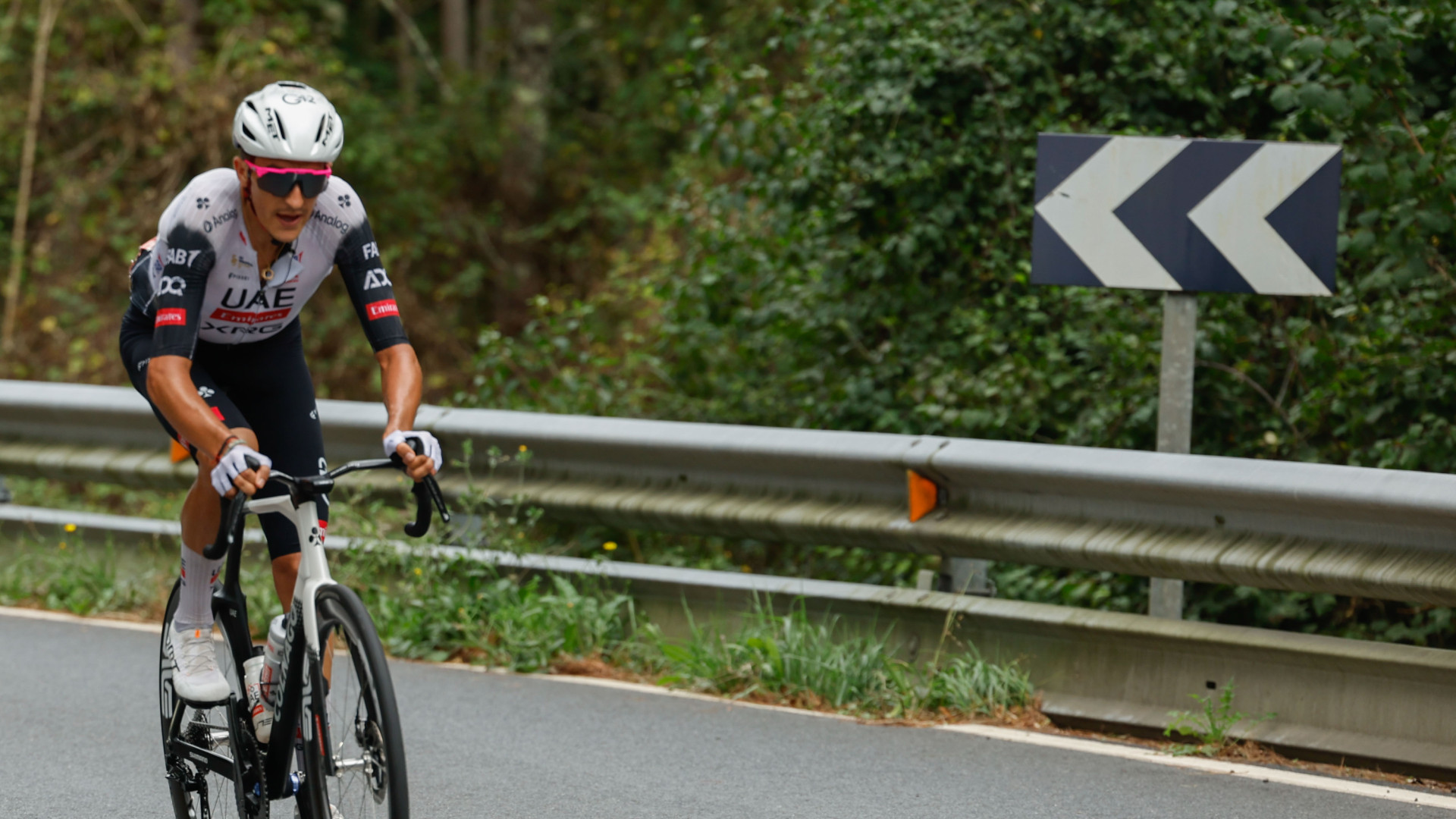 Marc Soler apunta una nueva victoria al ciclismo español y Vingegaard continúa como líder