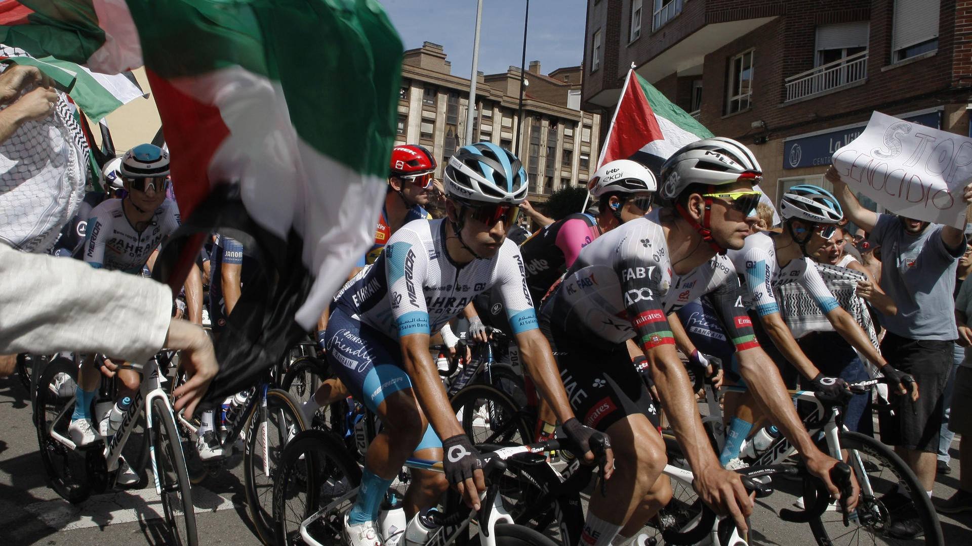 Los ciclistas advierten de que se plantarán y abandonarán la Vuelta a España si se repiten los incidentes causados por las protestas propalestinas