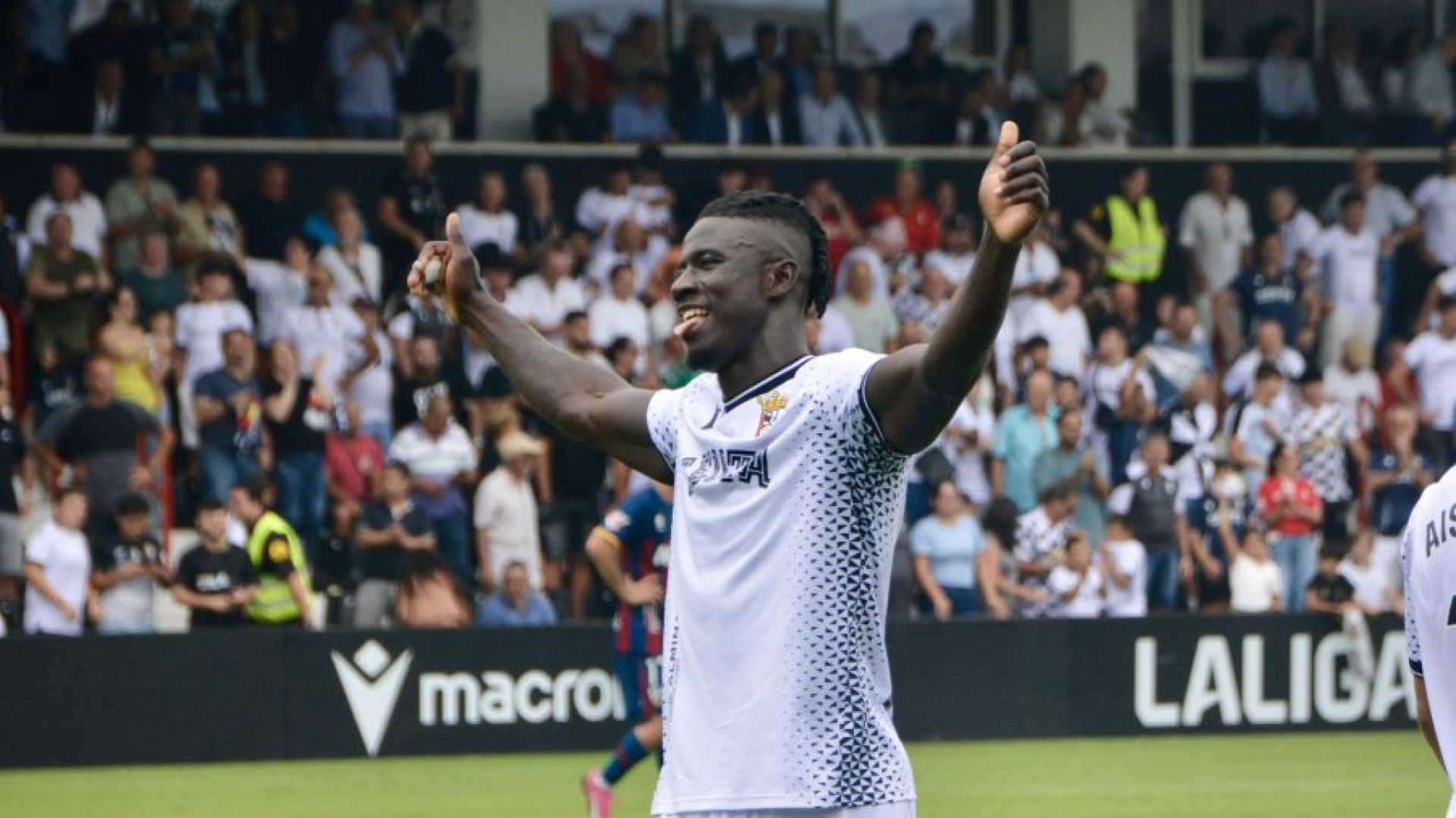 El Ceuta estrena el casillero gracias a un gol en el minuto 87
