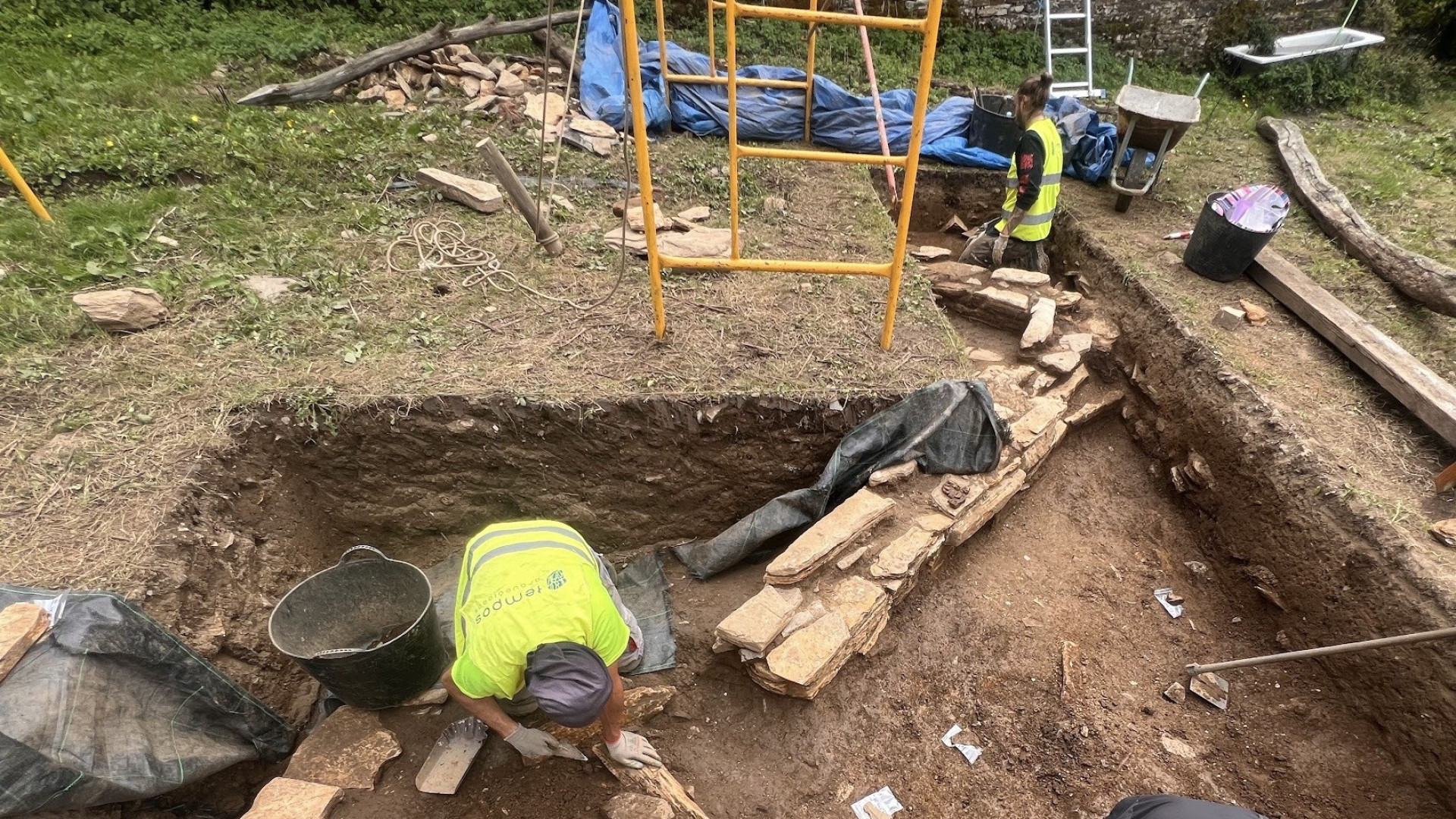 Los habitantes de una aldea medieval de Lugo producían hierro y cerámica para su uso cotidiano