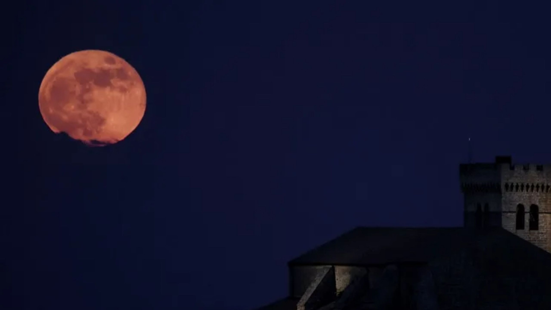 El físico Joaquín Sevilla revela el misterio de la 'luna de sangre' y pone fecha para el próximo eclipse total de sol que se podrá ver