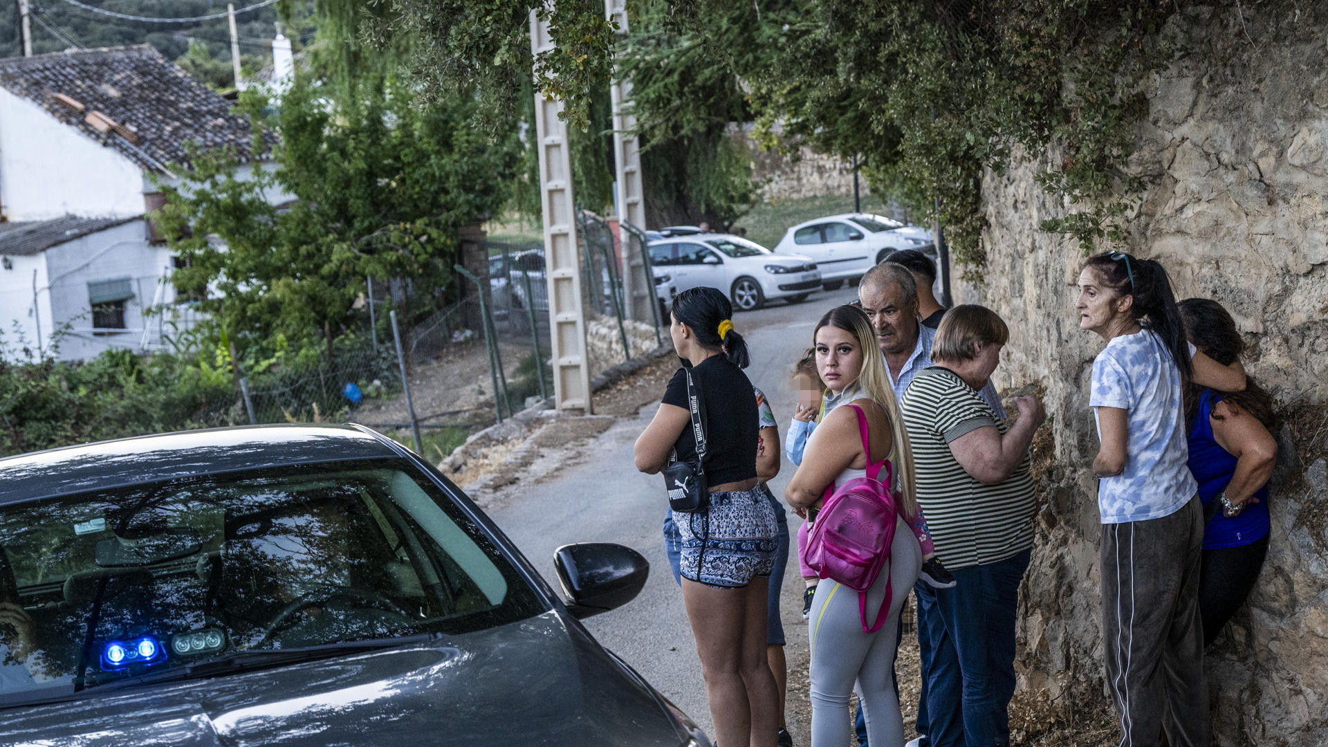 Un vecino asesina a otro y mantiene secuestrada a su esposa durante 13 horas en Granada: "Nadie pensaba..."