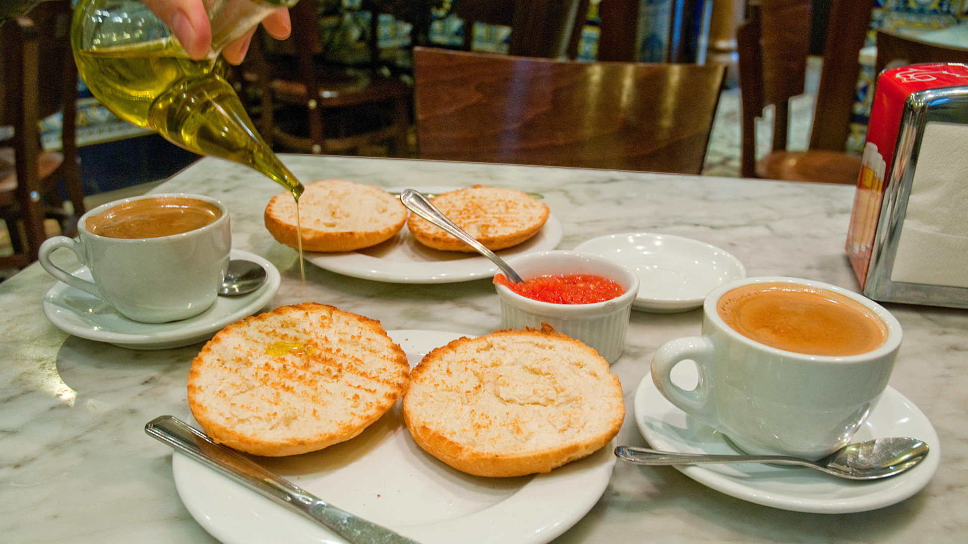 Café, el azúcar o huevos: preparar un desayuno, un 20% más caro que hace un año