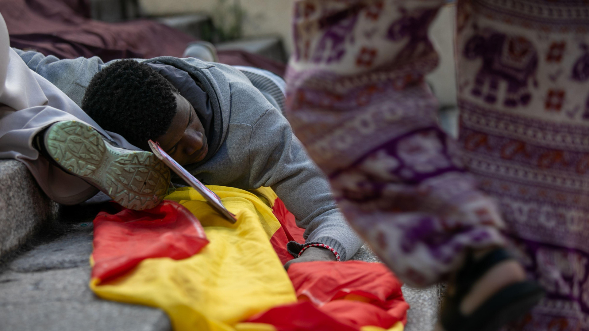 Por qué la mitad de los hijos de inmigrantes en España no se sienten españoles: "No es un rechazo a la identidad"