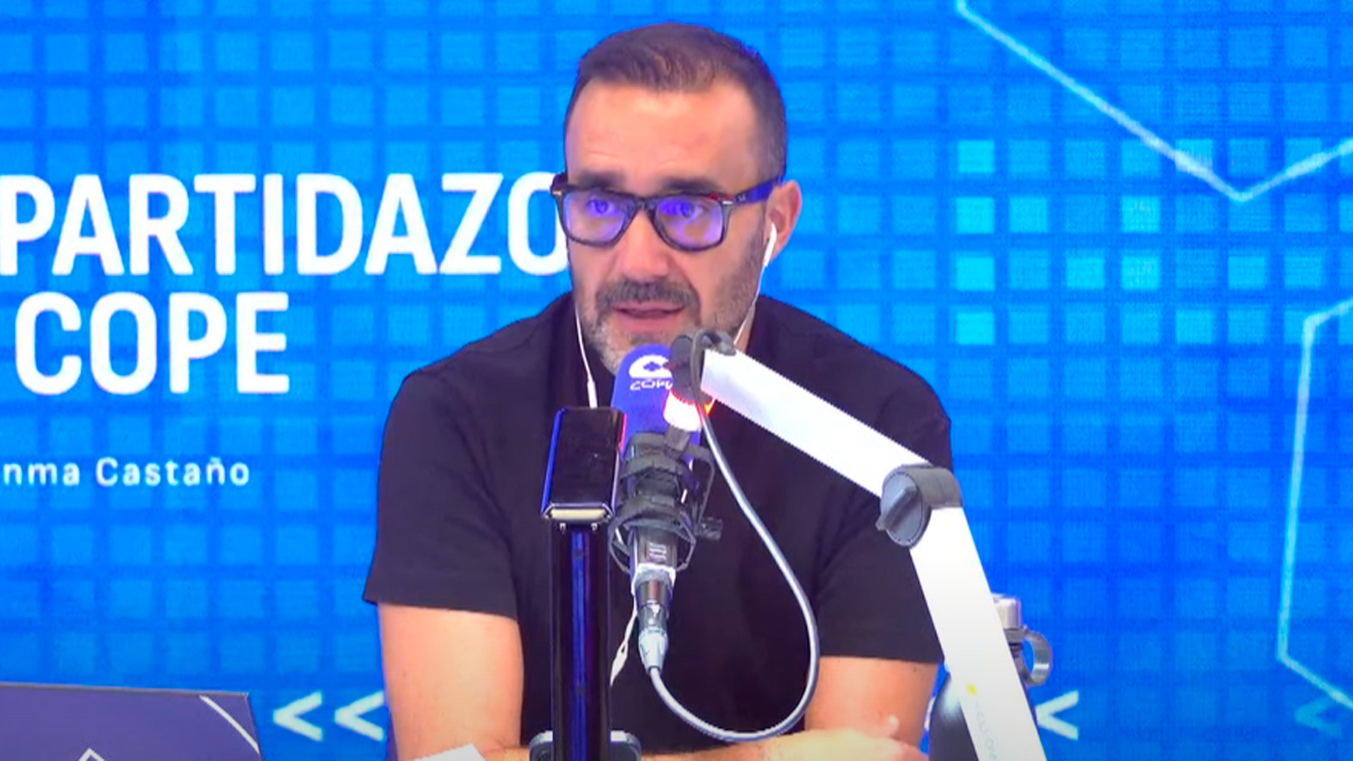Juanma Castaño especula con el riesgo que corre el Barcelona jugando en el Johan Cruyff: "A mí me sorprende"
