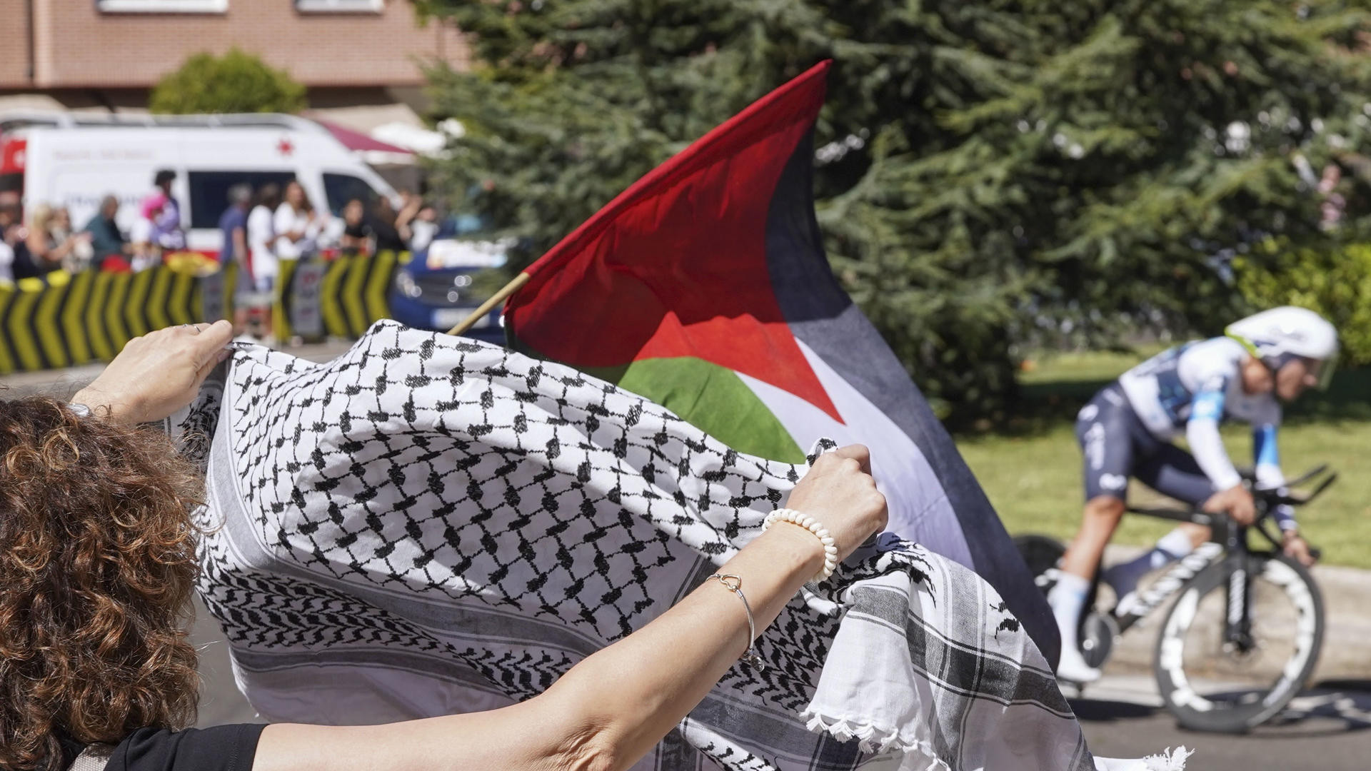 Antiviolencia propone las primeras sanciones para los propalestinos que boicotearon La Vuelta