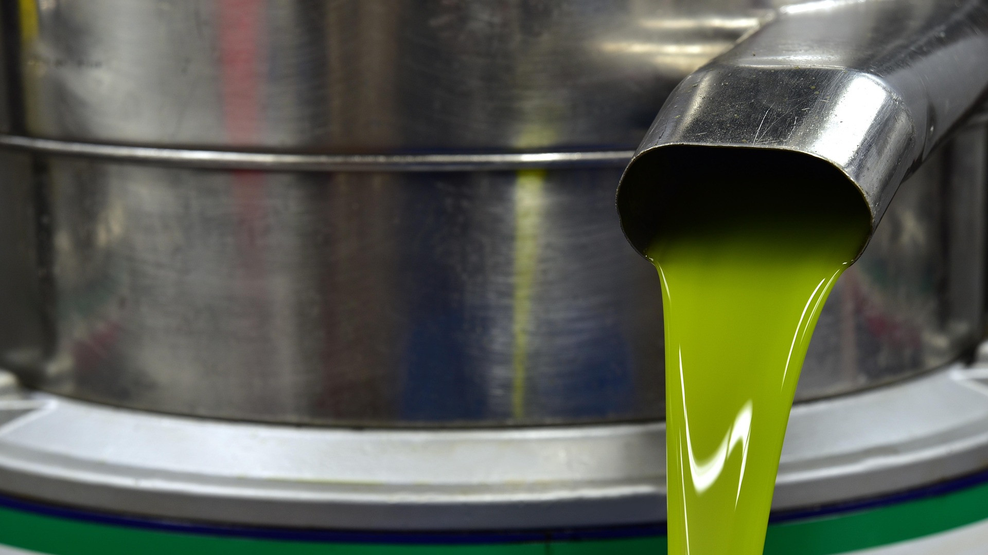 El aceite de oliva arranca la campaña con ventas récord pese a la baja producción