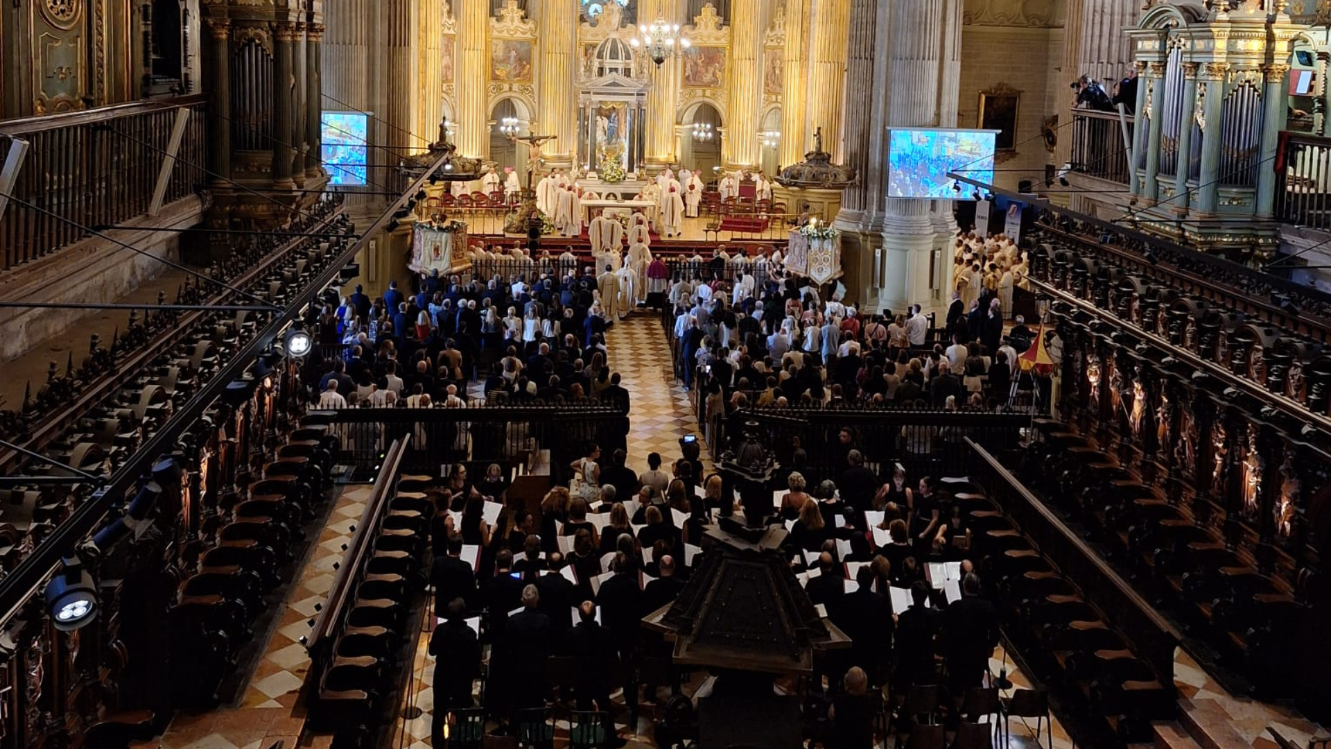 Monseñor Satué: "Vengo tal como soy, nacido en una familia humilde, grande de estatura, pero pequeño por mis limitaciones y pecados"