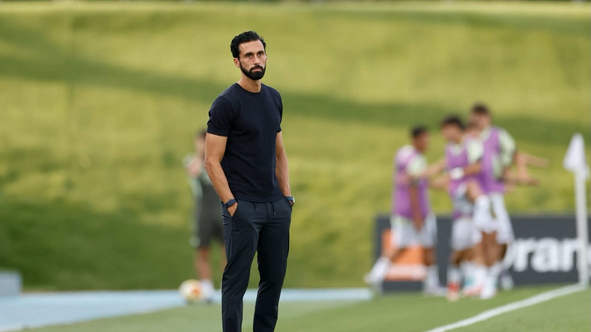 Arbeloa se une a las quejas arbitrales del primer equipo tras la expulsión a un jugador del Castilla: "Es difícil de entender y comprender"