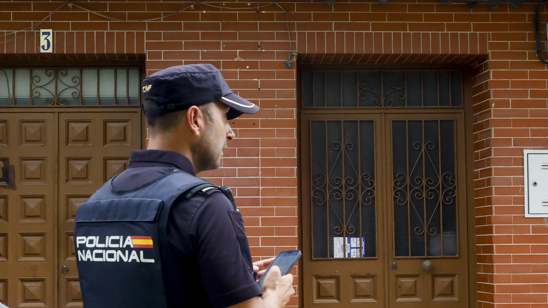 María visita a una amiga en Logroño y descubre que hay dos policías siguiéndola por la ciudad por su aspecto: "Si iba a algún sitio, iban ellos luego"