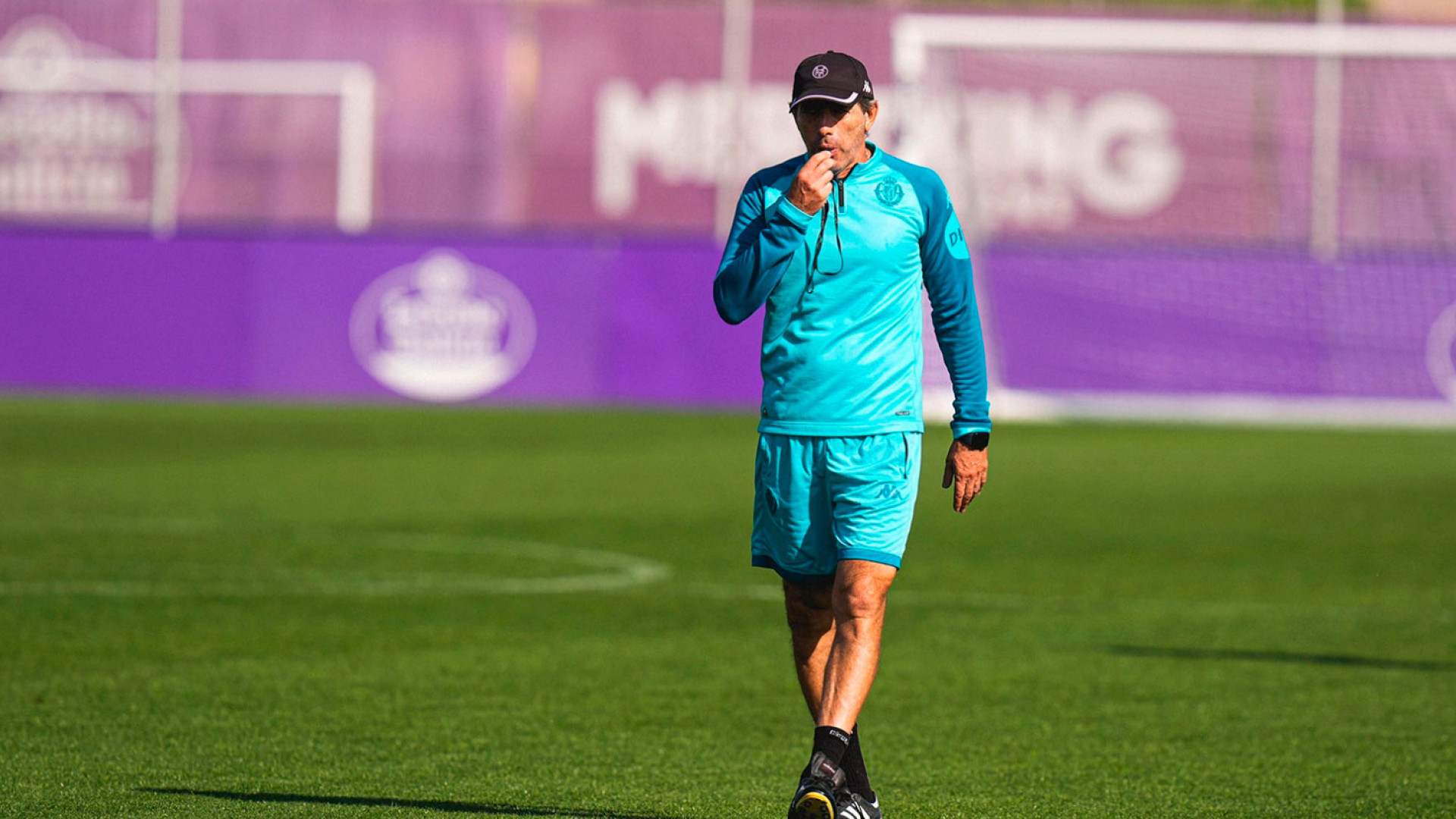 La reflexión del técnico del Valladolid con el tipo de juego que hay en Segunda División: "Se afea el espectáculo"