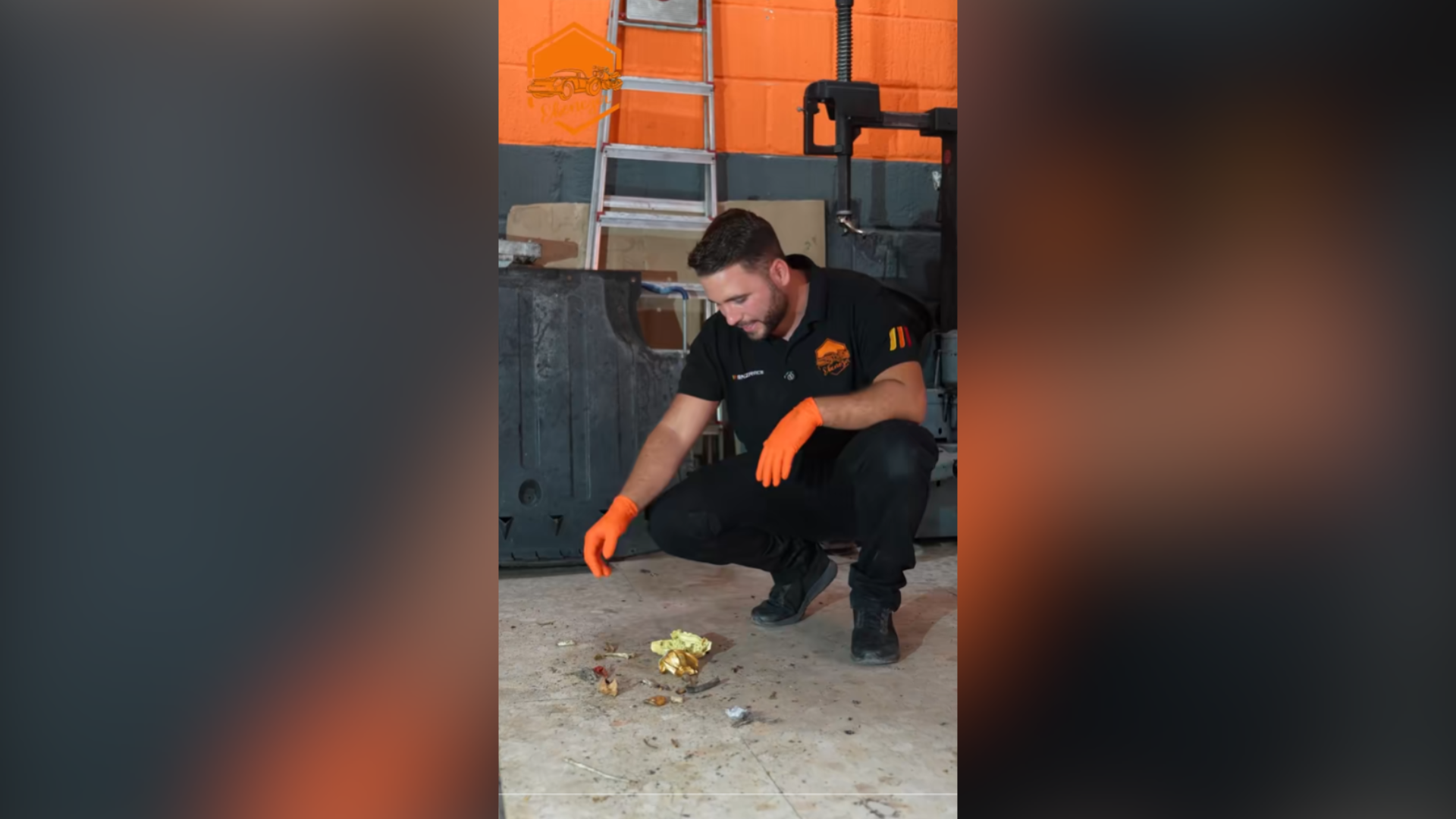 Juan José Ebenezer, mecánico de Sevilla: "Este animal se mete en tu coche, luego tenemos que desmontarlo y sacar todos estos huesos"