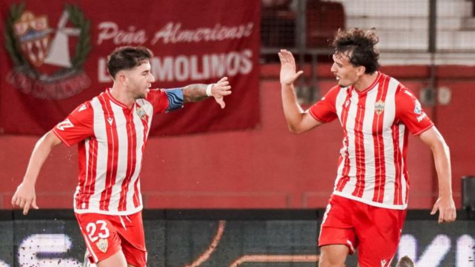El Almería remonta a un Sporting que jugó con diez 40 minutos