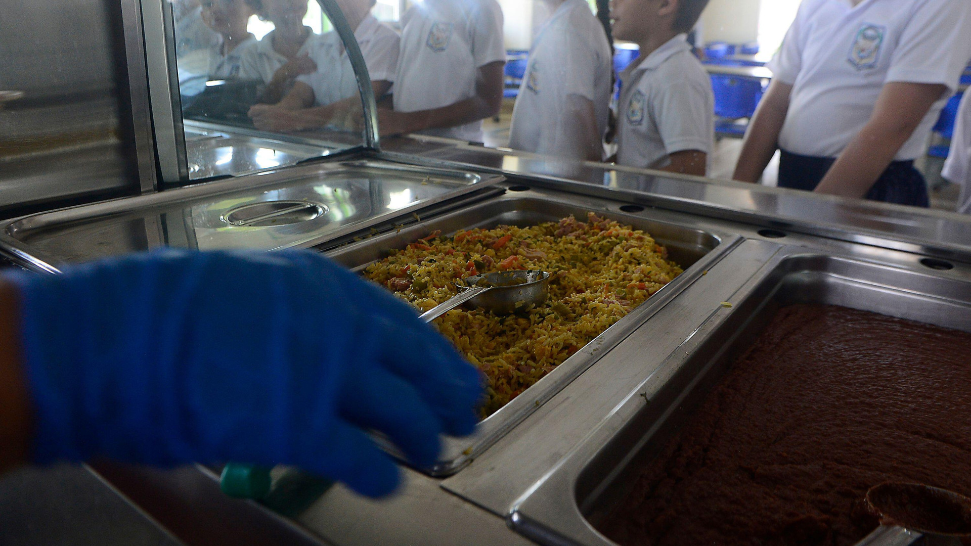 Los comedores escolares tiran 100 kilos de comida a la basura cada semana