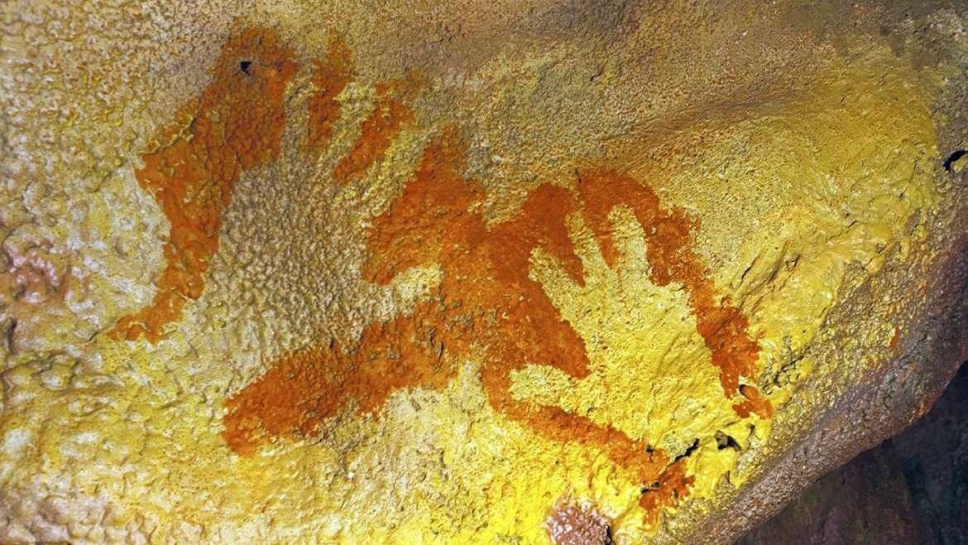 Descubren una cueva olvidada en Cáceres que guarda el arte rupestre más antiguo del mundo