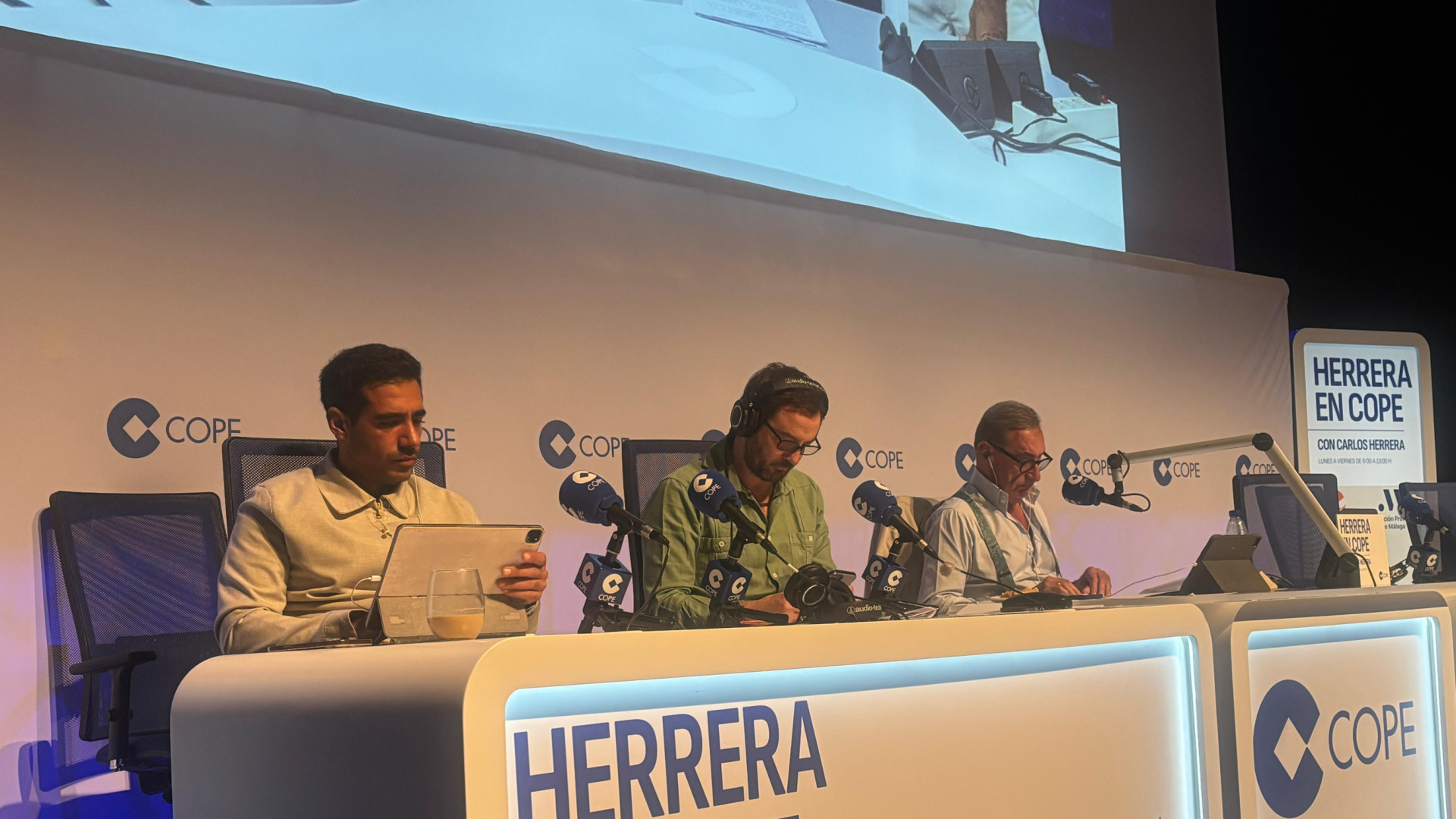 Carlos Herrera, Jorge Bustos y Alberto Herrera presentan un programa especial desde Málaga