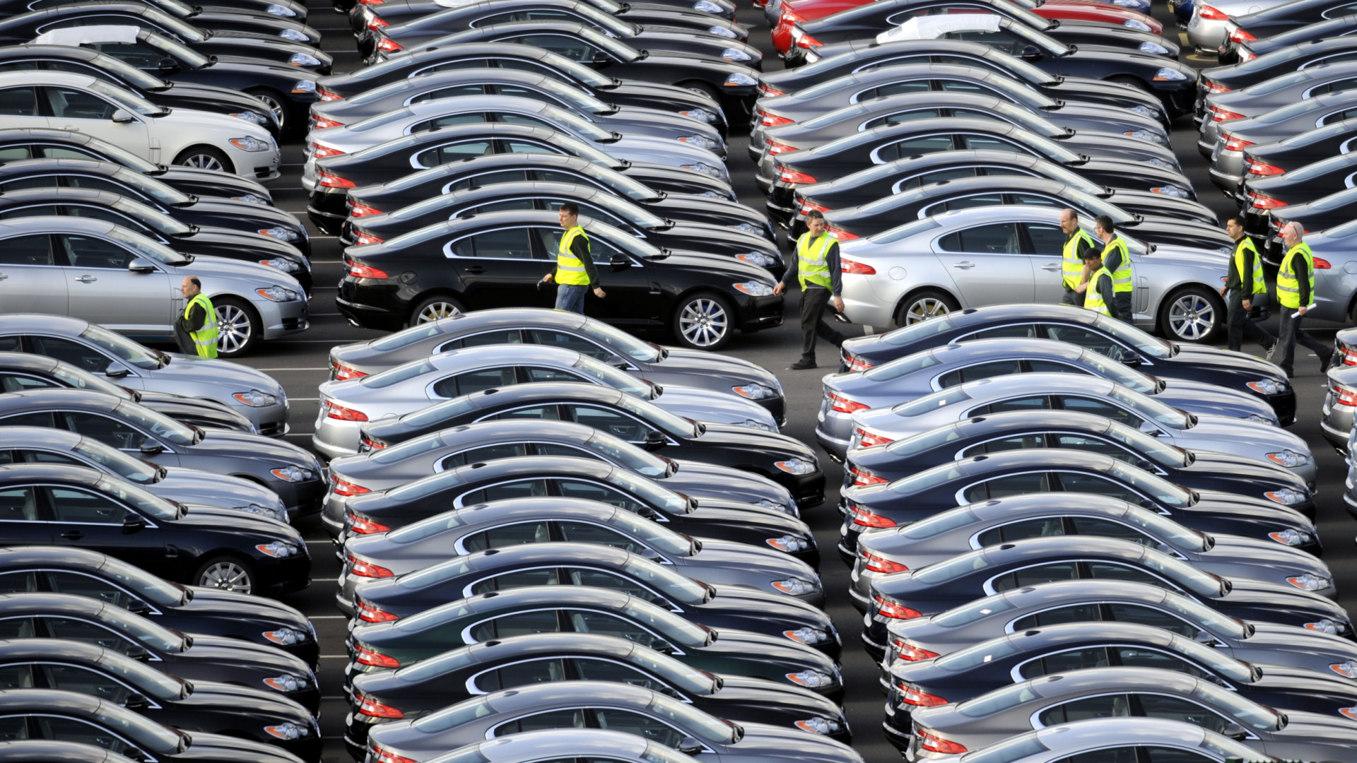 El sector del automóvil en Europa cambia de estrategia y los españoles se lanzan a comprar este tipo de coche: precio de 18.000 euros