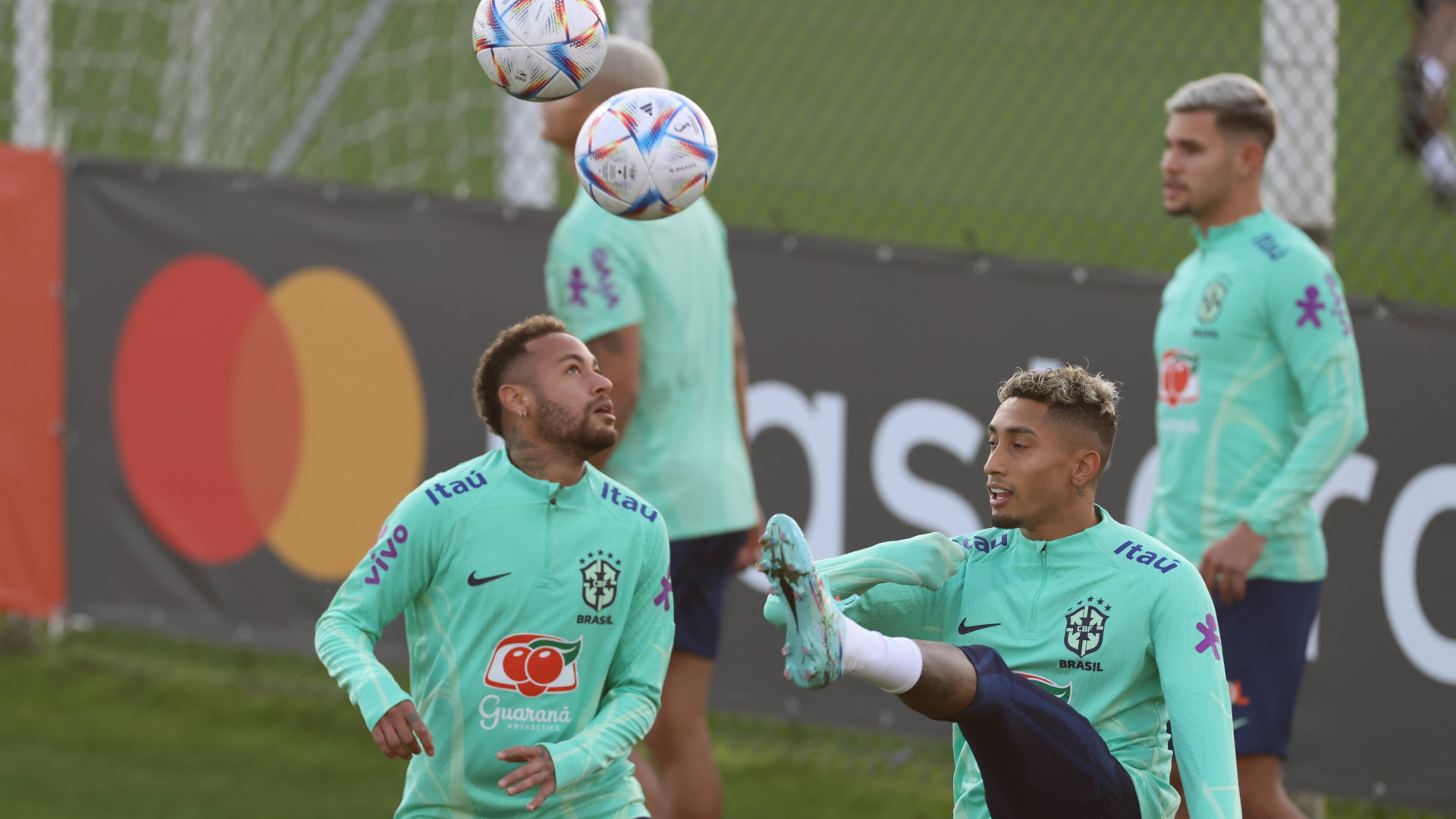 La indignación de Neymar por el quinto puesto de Raphinha en el Balón de Oro: "Es un chiste"