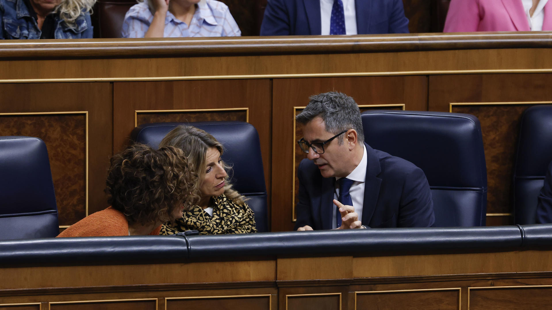 El Gobierno estalla contra el juez Peinado: los ministros reaccionan con sorpresa e indignación