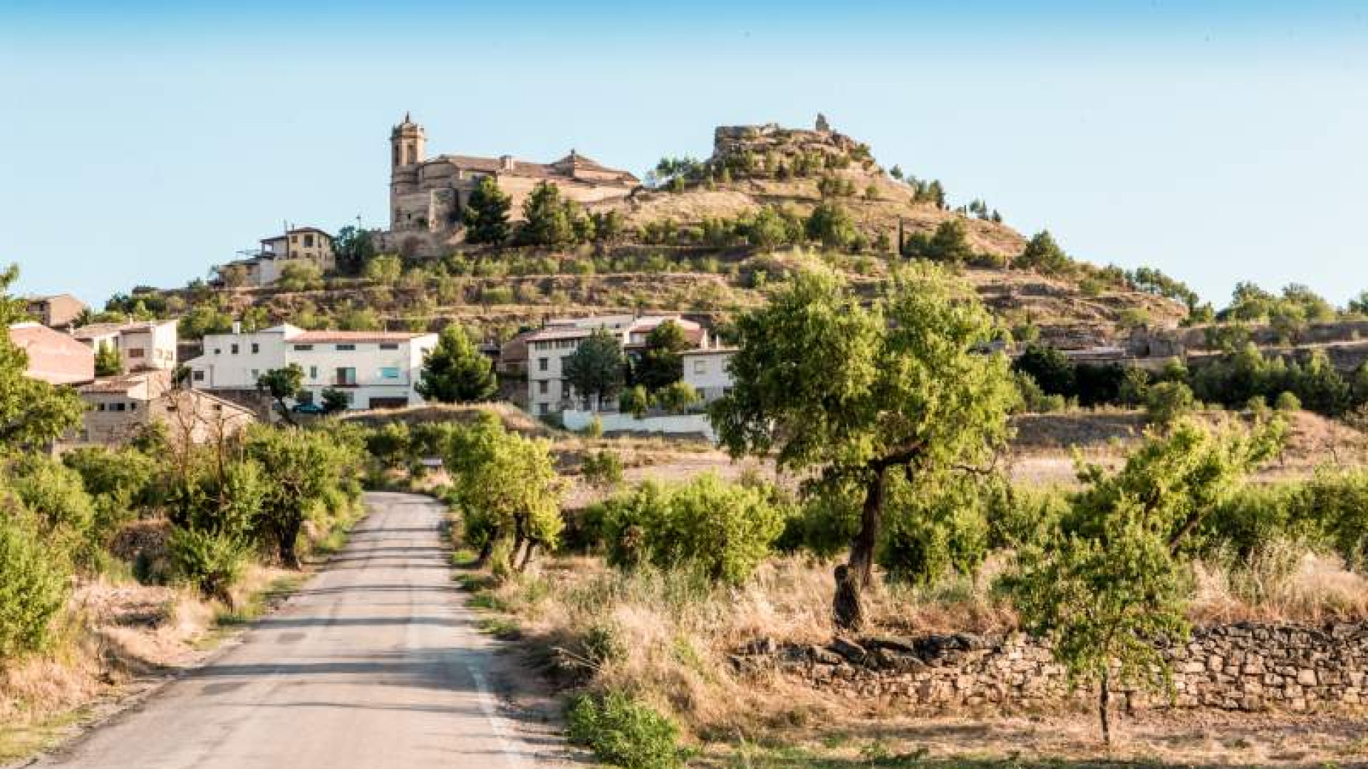El pueblo donde su primer habitante está tallado en piedra y mide 85 centímetros: con 450 habitantes y declarado Conjunto Histórico-Artístico