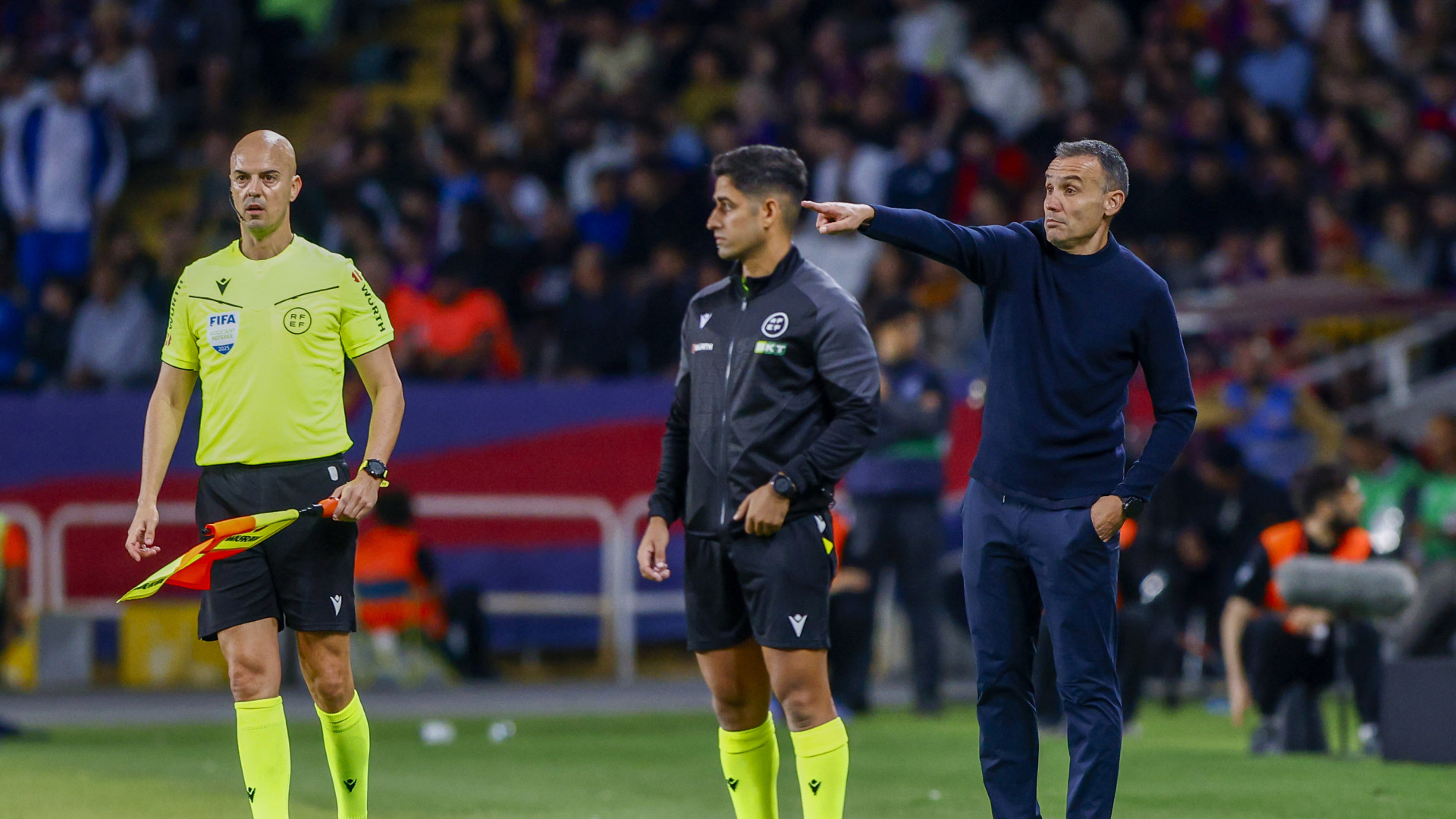 Las quejas del Sergio Francisco, entrenador de la Real Sociedad, por la jugada previa al empate del Barça: "Todo el estadio ve que no es córner"