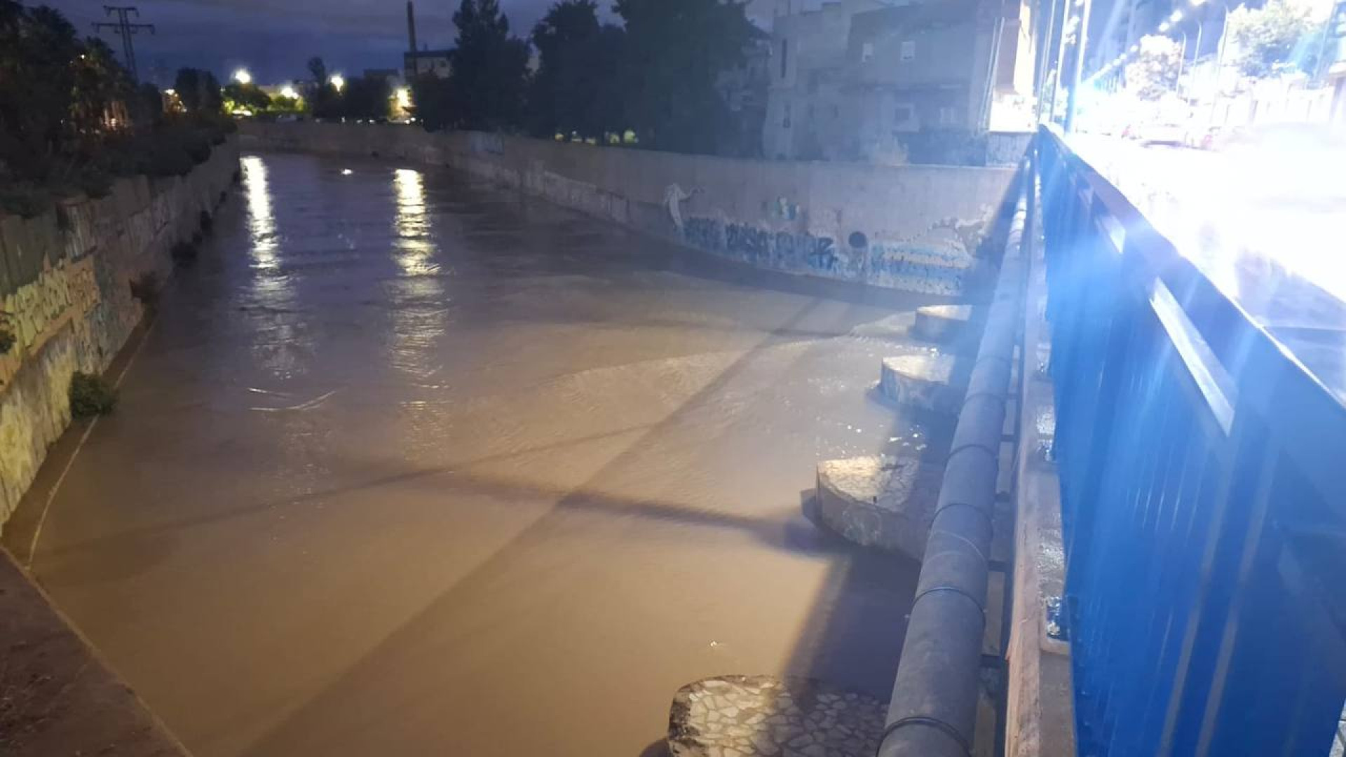 "Mi familia estaba asustada y preferimos irnos": psicosis colectiva tras las alarmas por lluvia