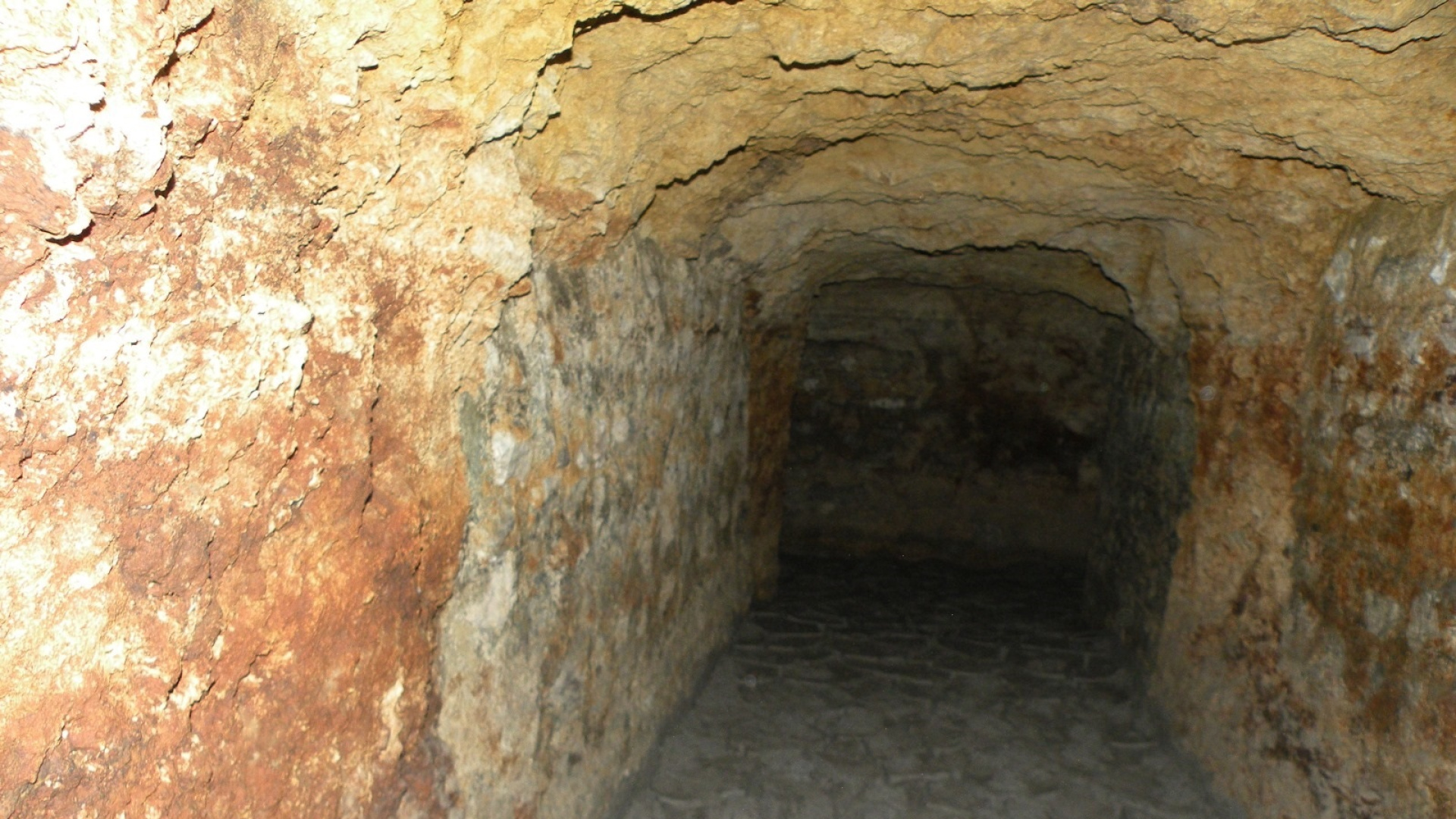 Descubren un refugio oculto durante unas obras en Jaén que sorprende a los vecinos