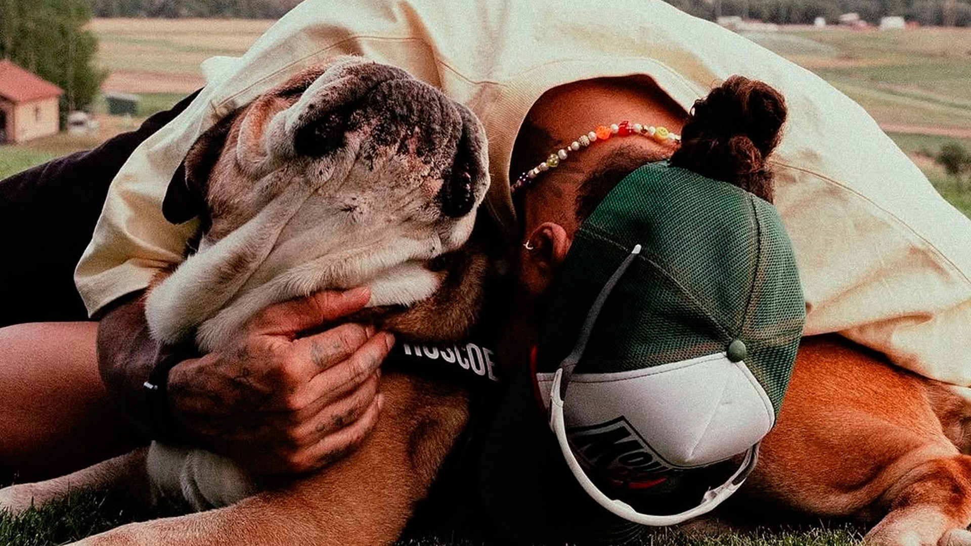 Lewis Hamilton, piloto de Ferrari, comparte el dolor por la muerte de su mascota: "He tenido que tomar la decisión más difícil de mi vida"