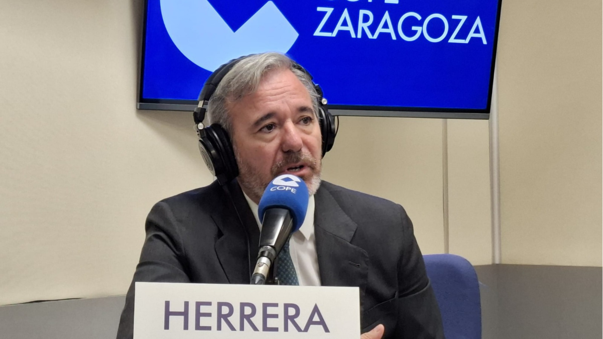 Jorge Azcón, presidente de Aragón: "Repartir la deuda de las comunidades autónomas es mal negocio, nos sale a pagar; si tú debes 100 y yo 50 y juntamos los dos nosotros pagamos 25 más"