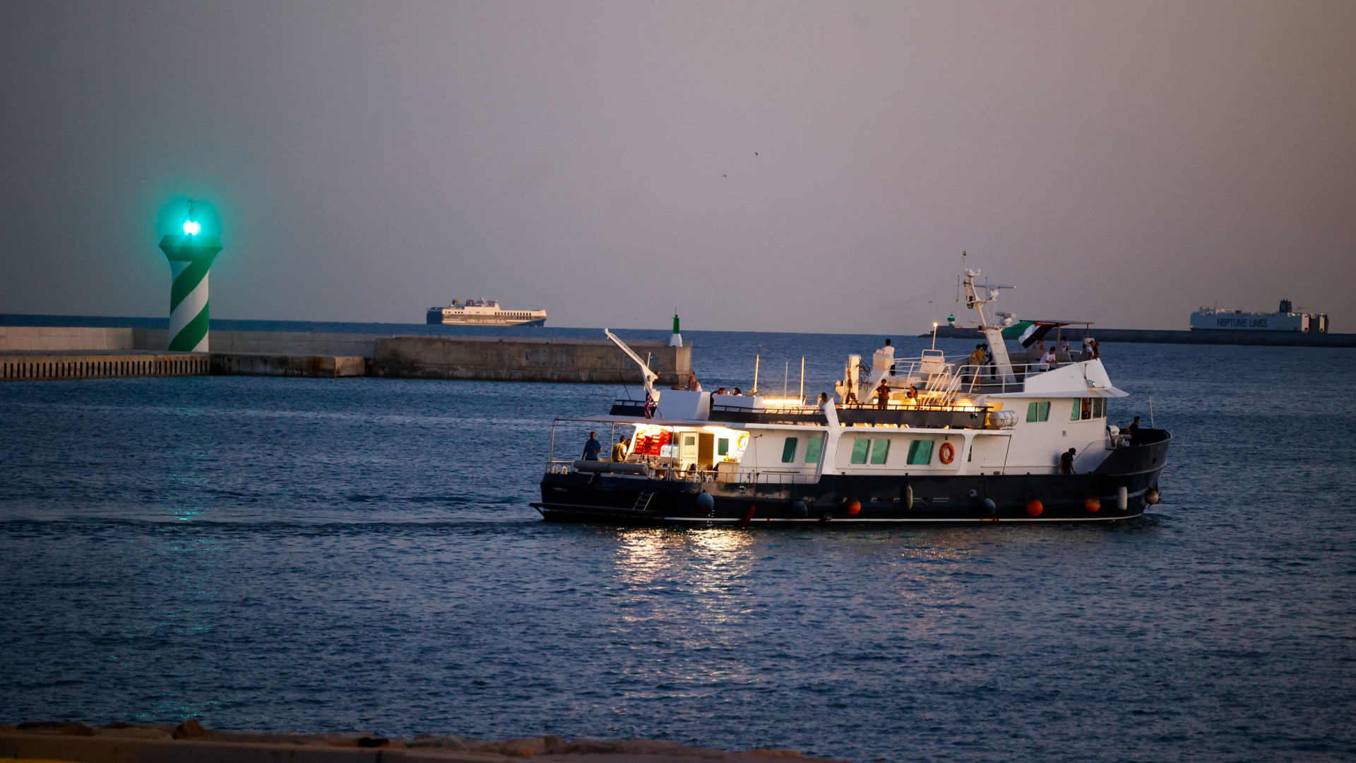 Albares anuncia que un grupo de 21 activistas españoles de la flotilla saldrán este domingo de Israel