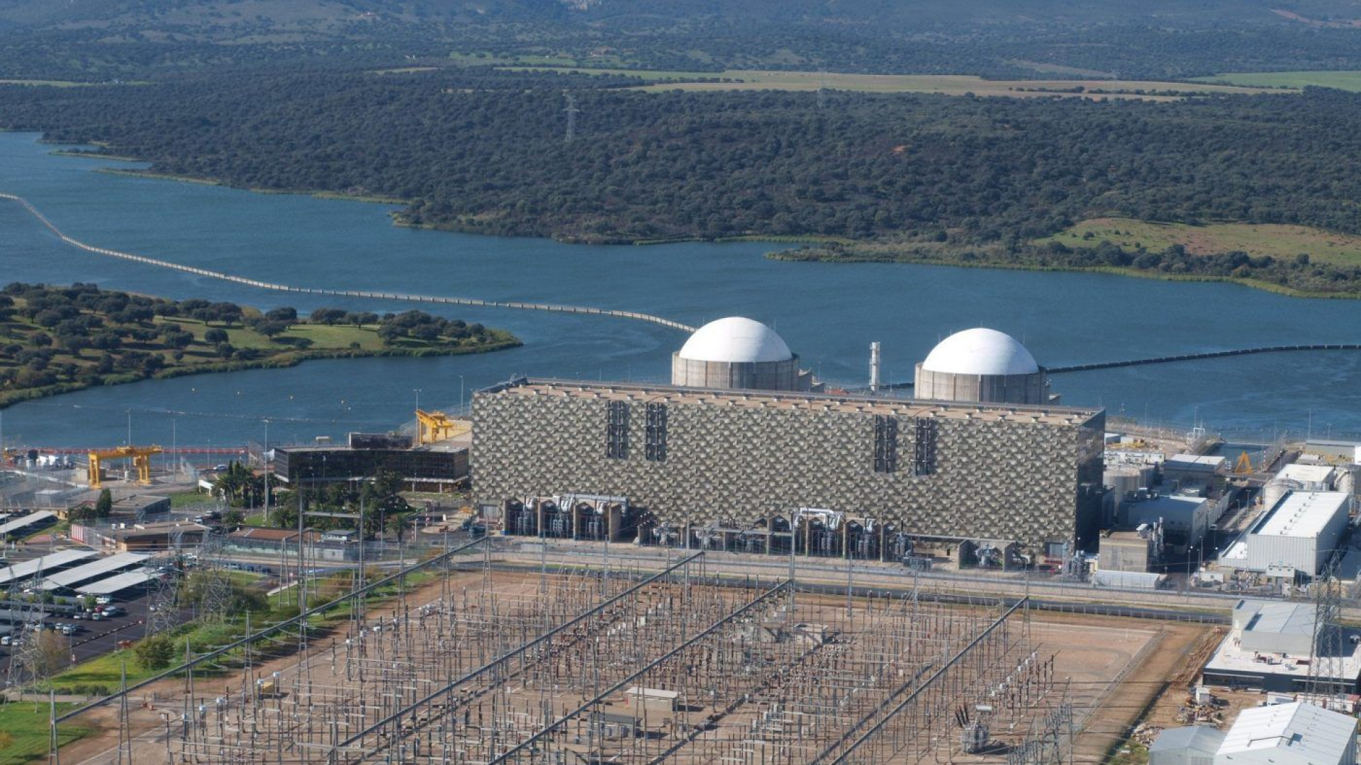 El cierre de la central nuclear de Almaraz afectará a la factura de la luz: esto es lo que pagarán los españoles cuando se apaguen los reactores