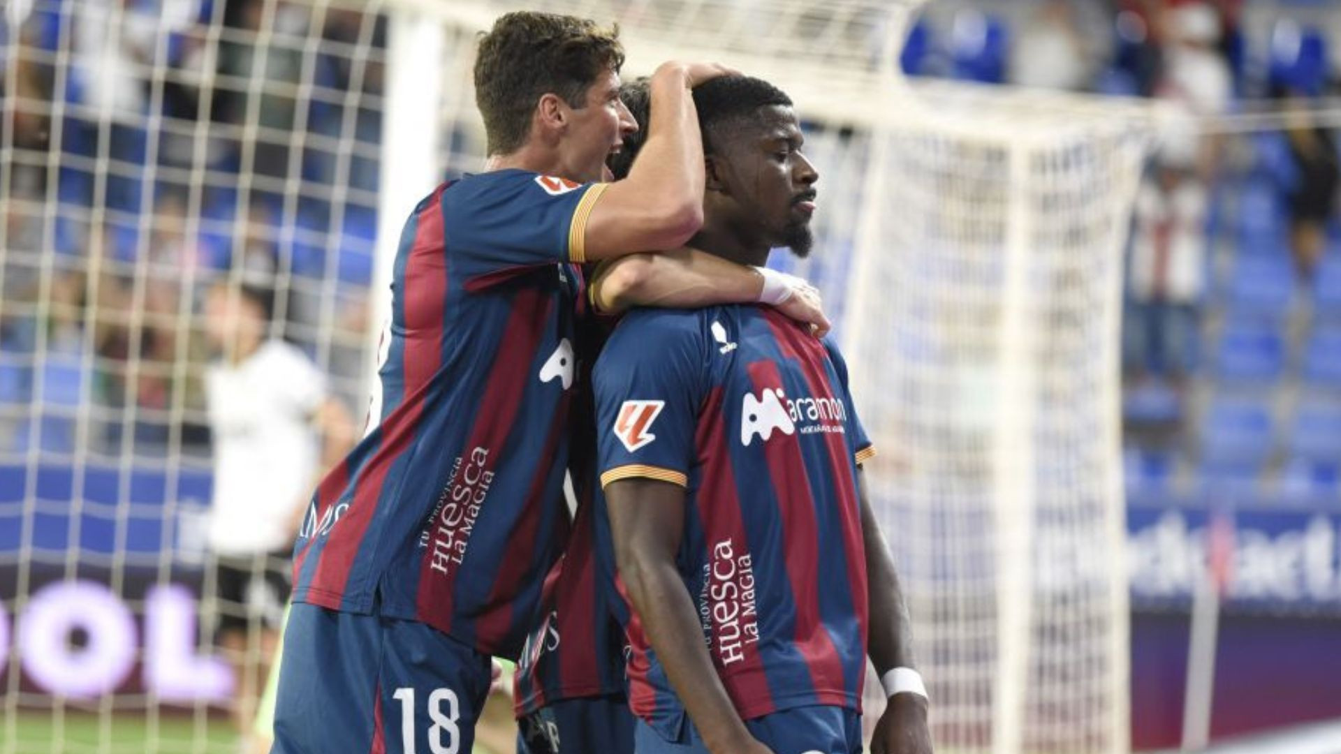 El Huesca tumba al Burgos con un gol en el 94'