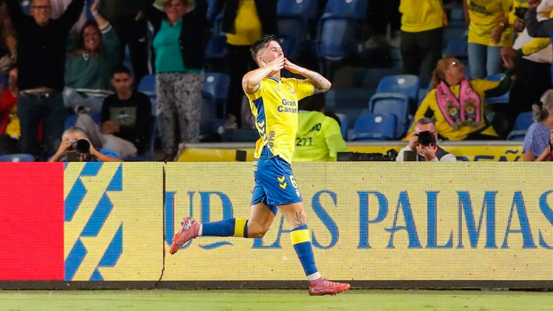 Las Palmas acaba con la condición de invicto del Cádiz en el regreso de Kirian