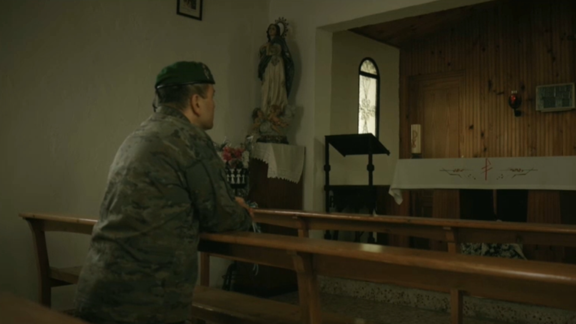 Los capellanes castrenses, faros de esperanza en los momentos más duros del Ejército: "Es el único que no lleva armas, pero está en el mismo peligro"